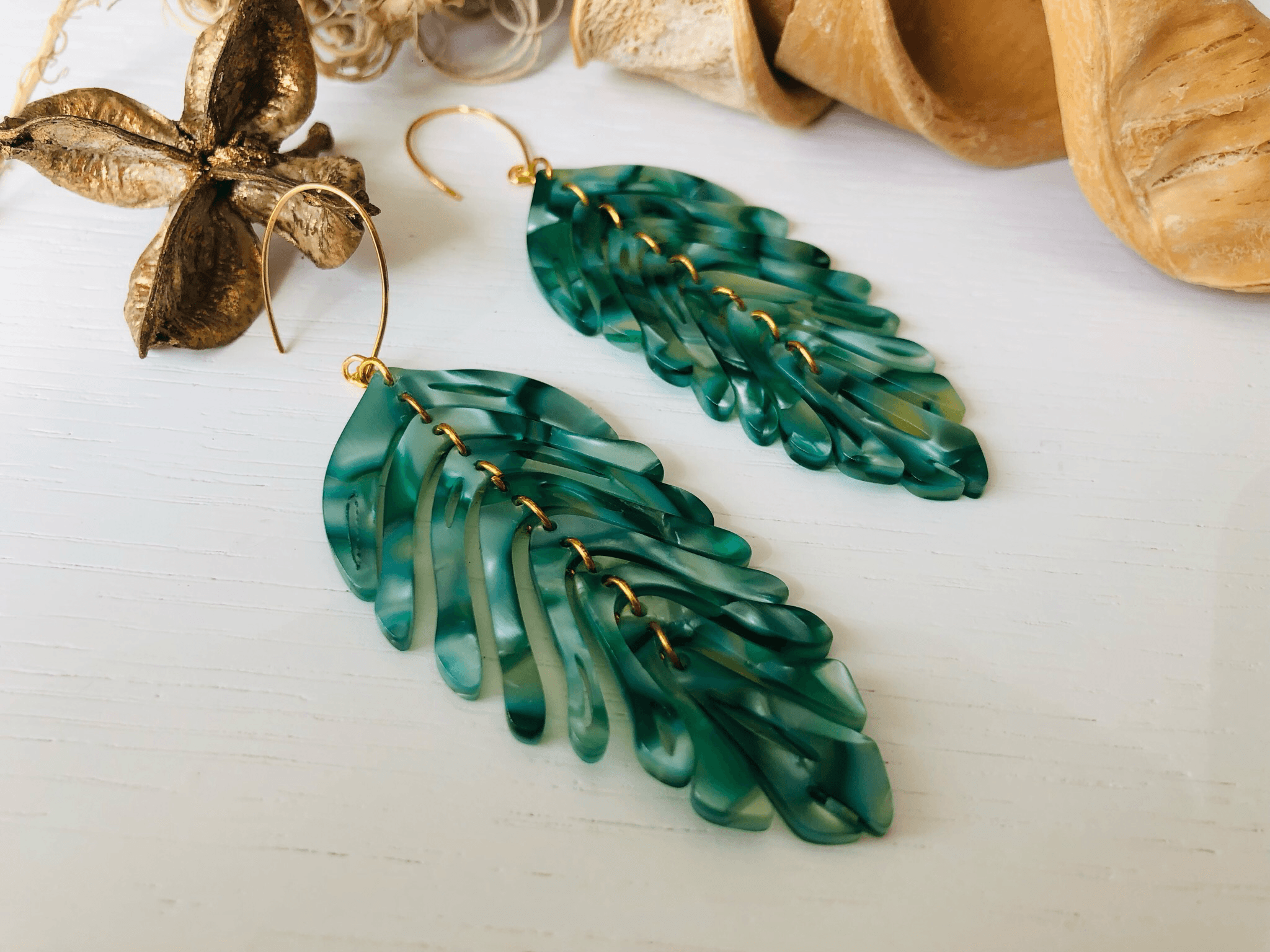 Boucles d’oreilles feuilles articulées résine RUTH - Créations Uniques