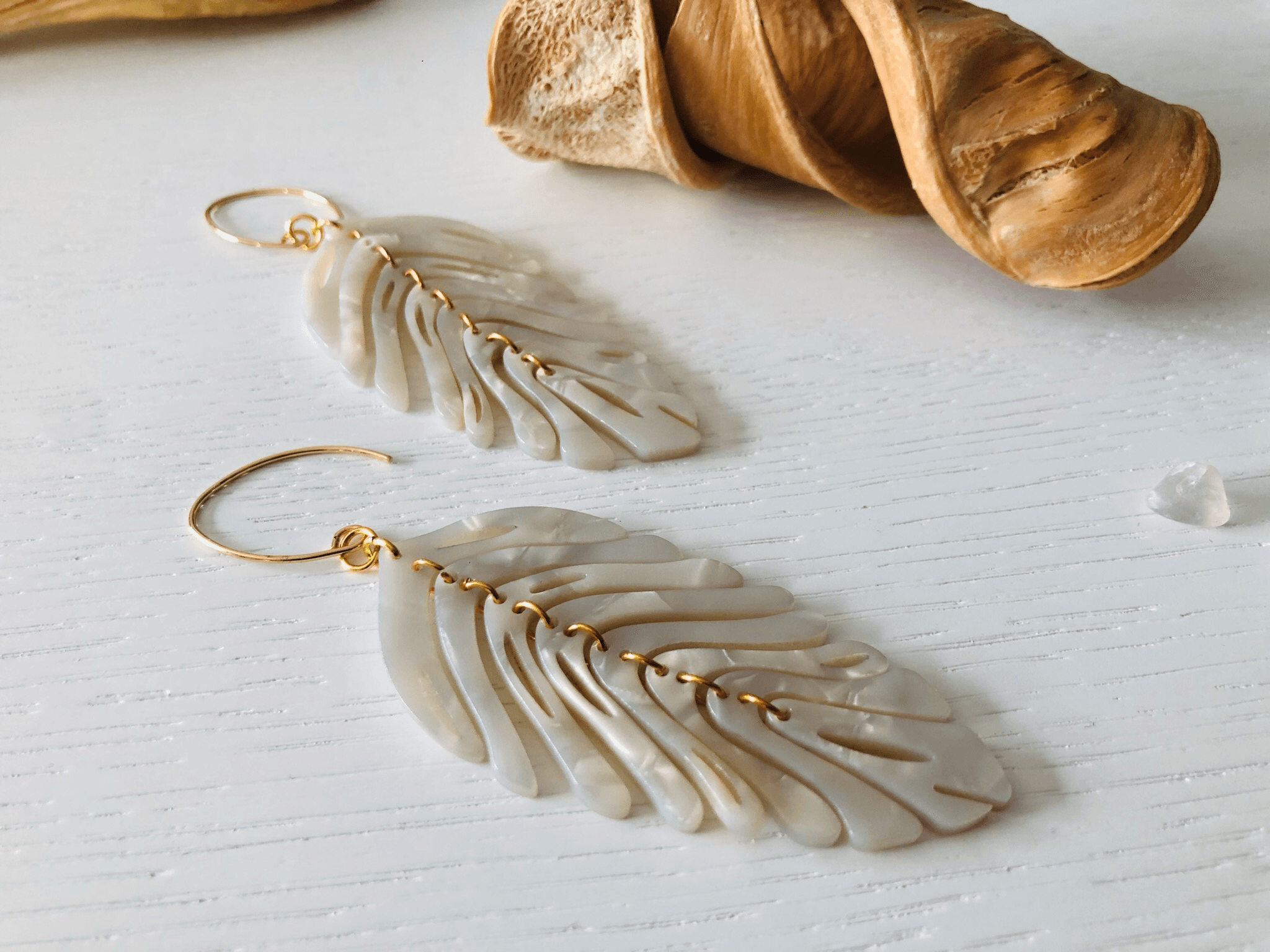 Boucles d’oreilles feuilles articulées résine MARJORI - Créations Uniques