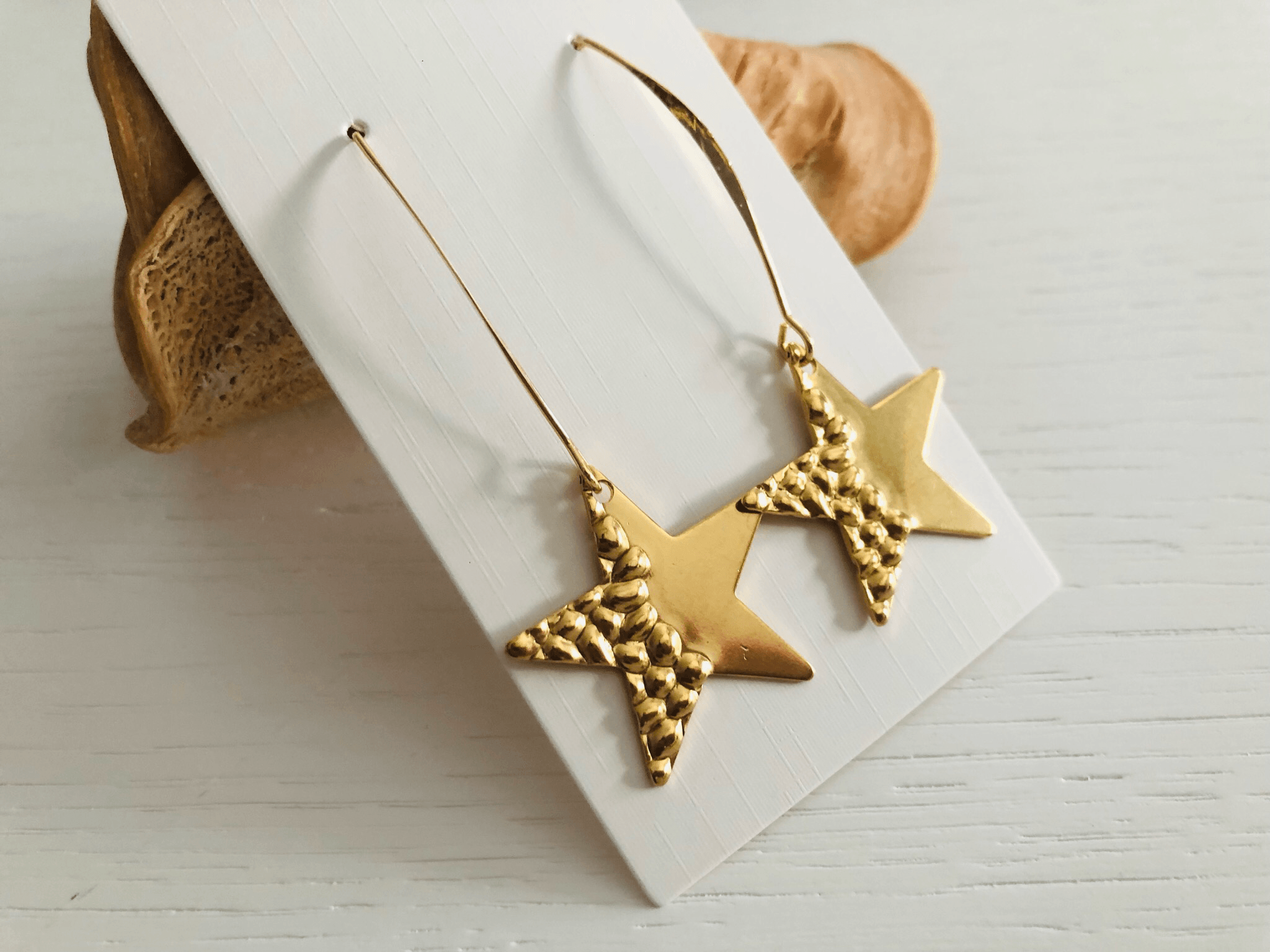 Boucles d’oreilles ALYSON étoiles dorées martelées - Créations Uniques - Créations Uniques