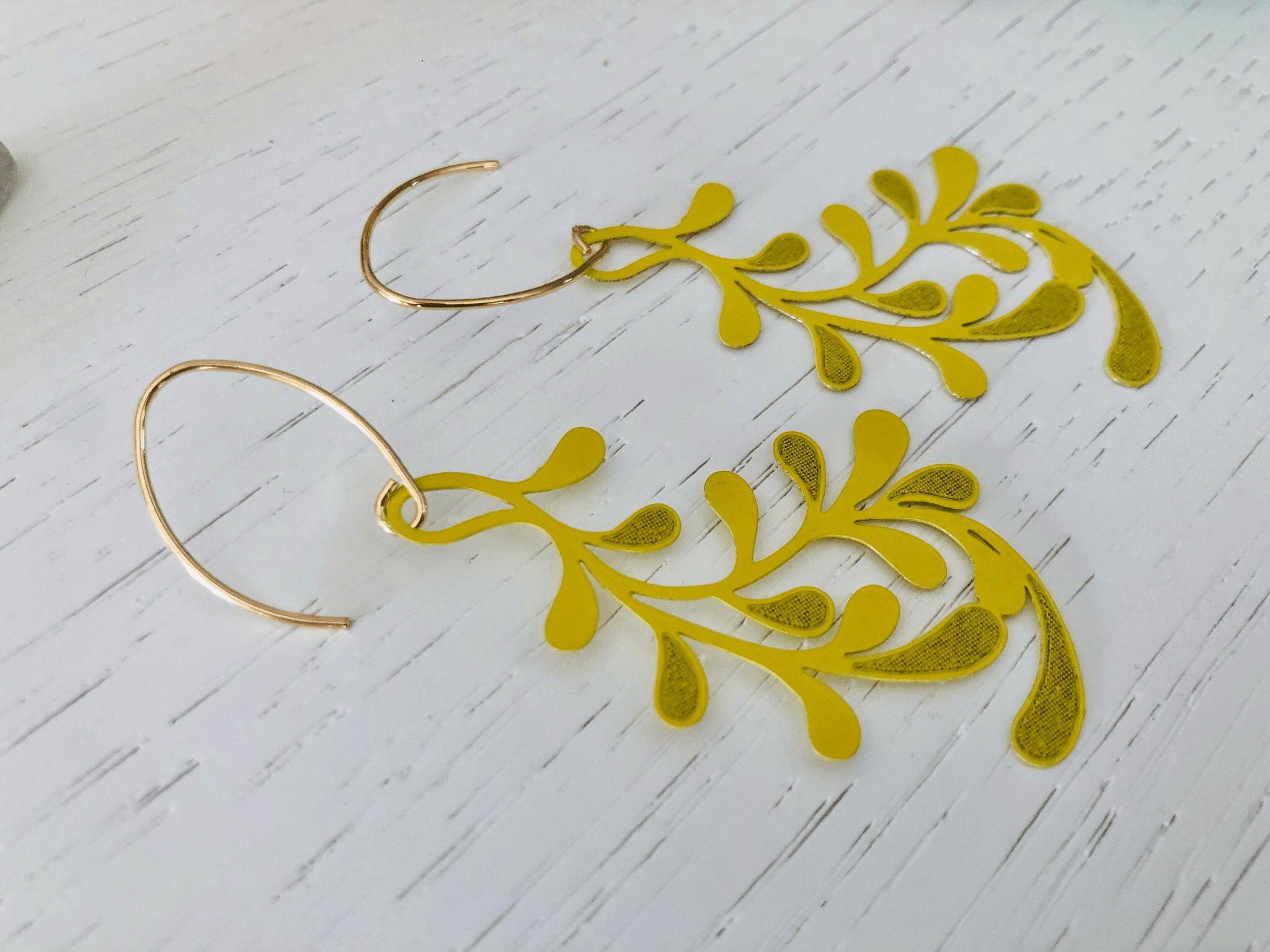 Boucles d’oreilles NINON feuillage jaune - Créations Uniques - Créations Uniques