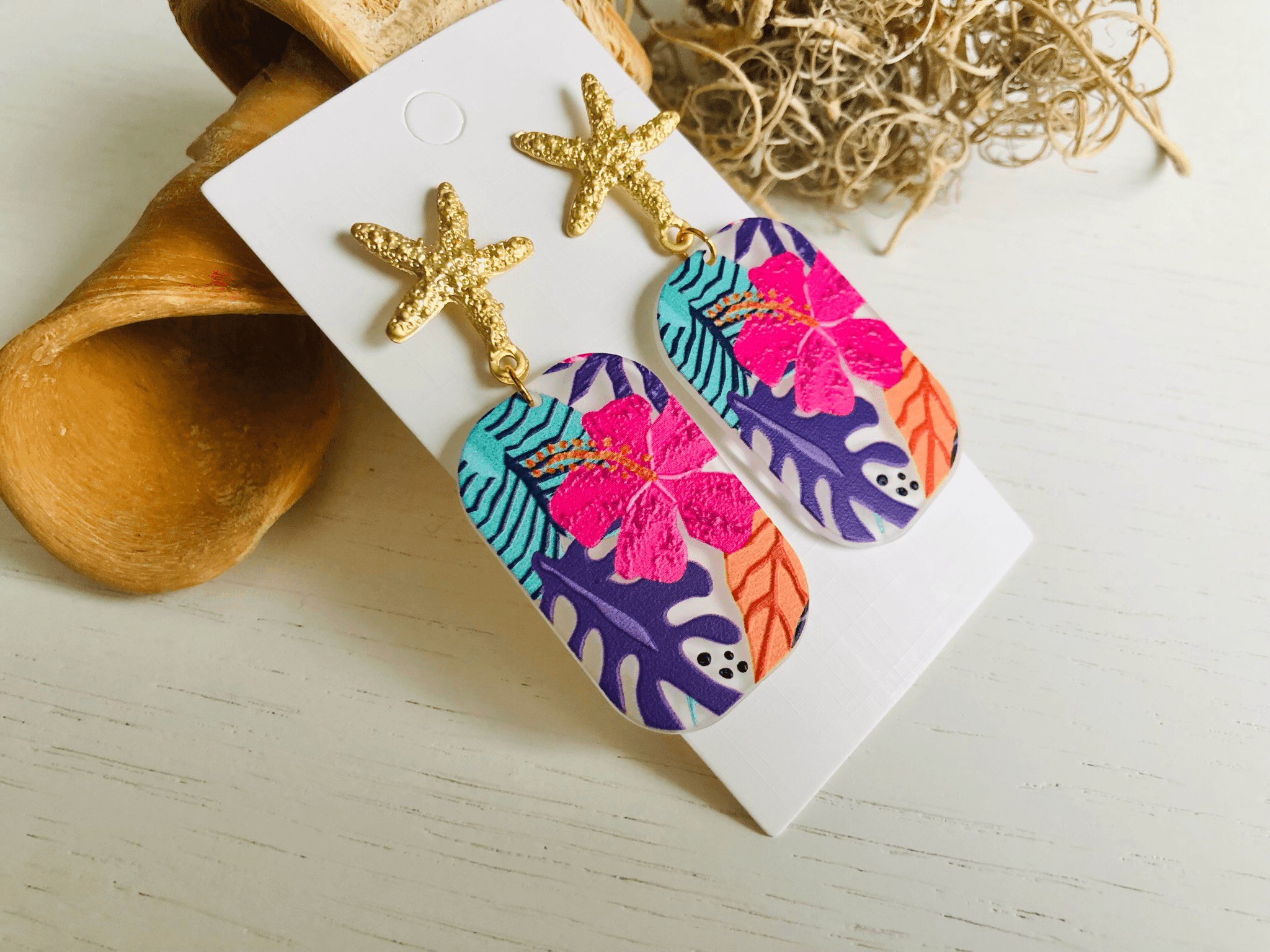 Boucles d’oreilles NICOLE rectangles motif fleurs tropicales et clous étoiles de mer - Créations Uniques - Créations Uniques