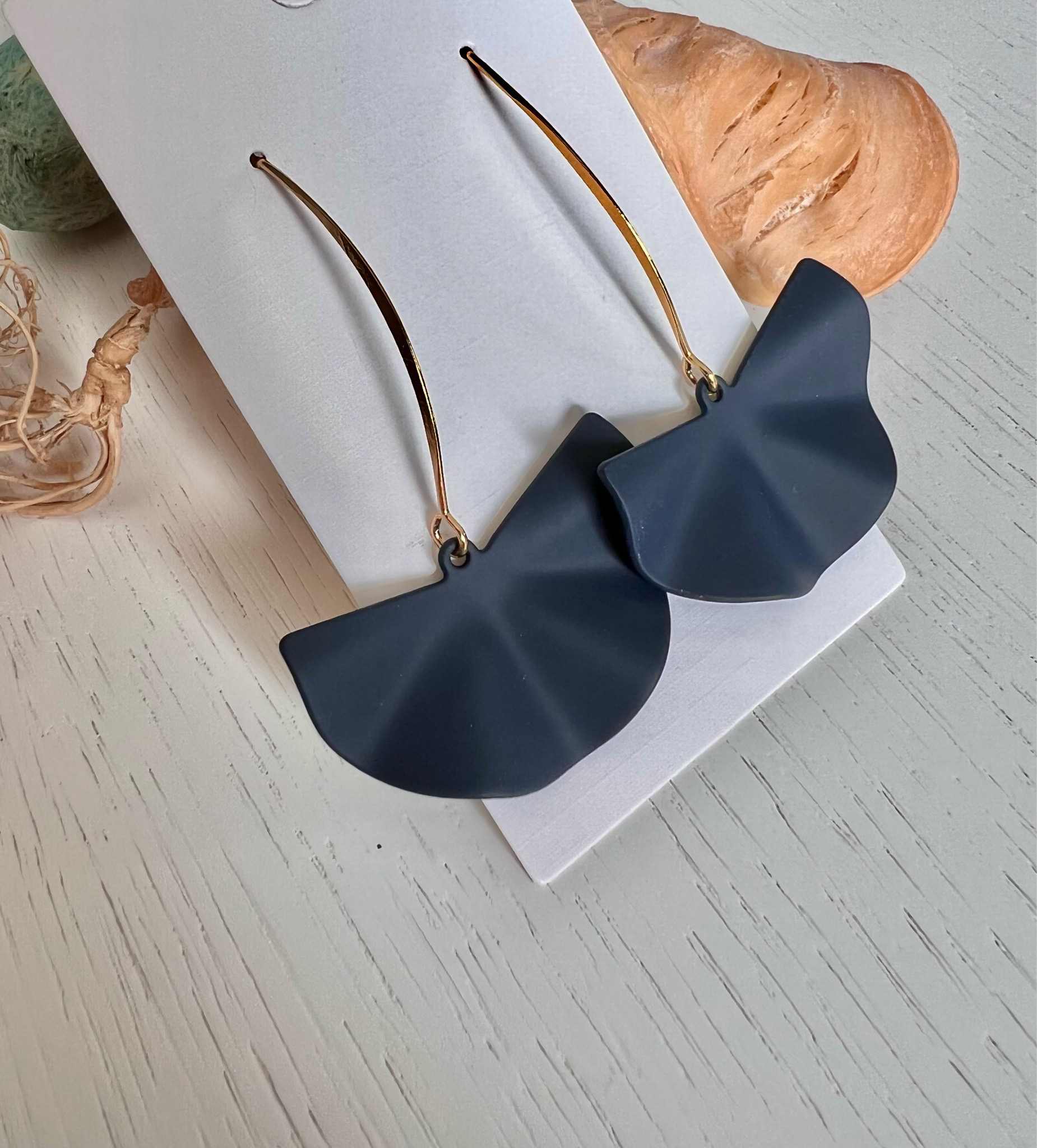 Boucles d’oreilles ADELE éventail noir, style casual - Créations Uniques - Créations Uniques