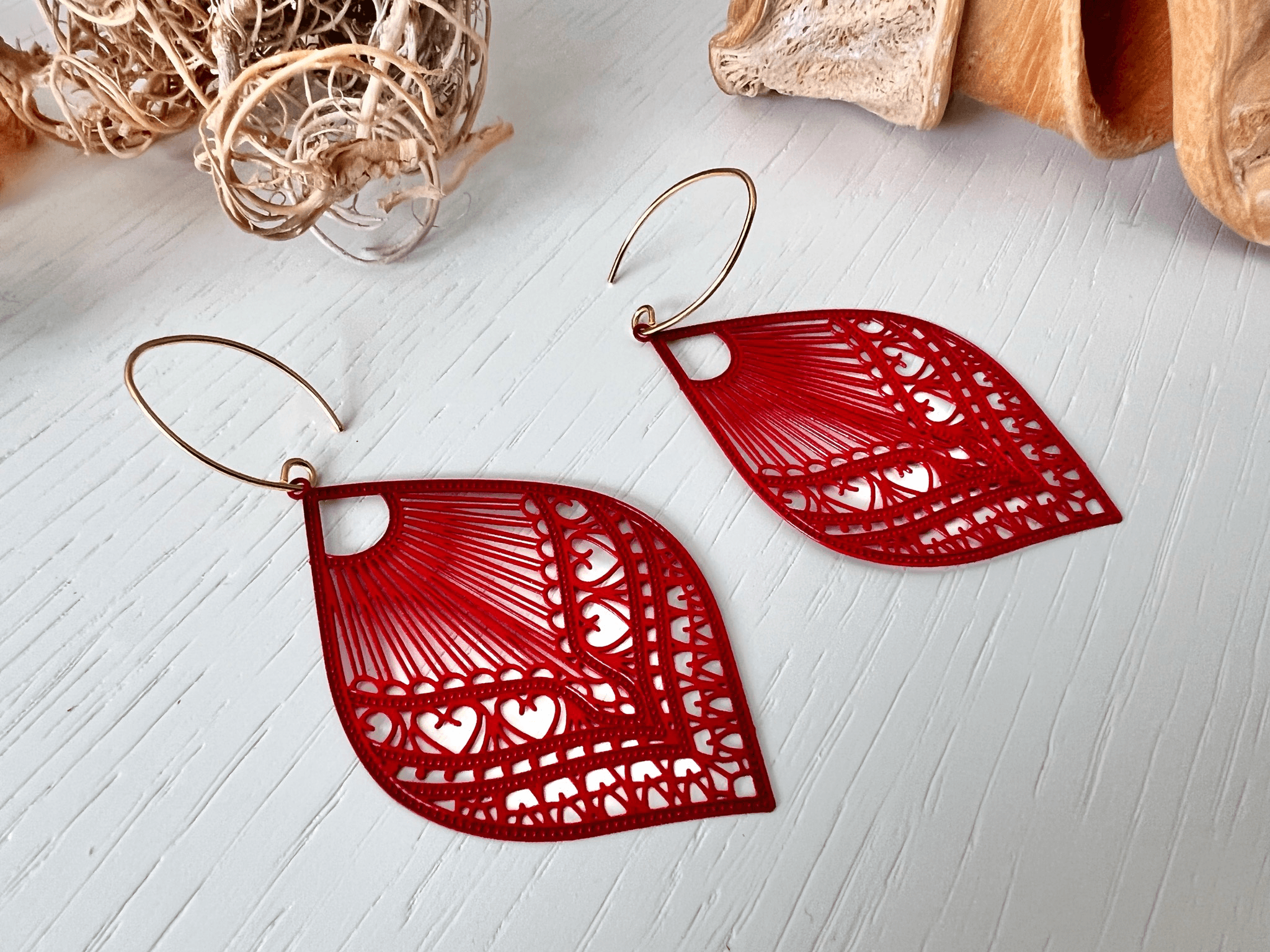 Boucles d’oreilles ROSELYNE gouttes rouges crochets dorés - Créations Uniques