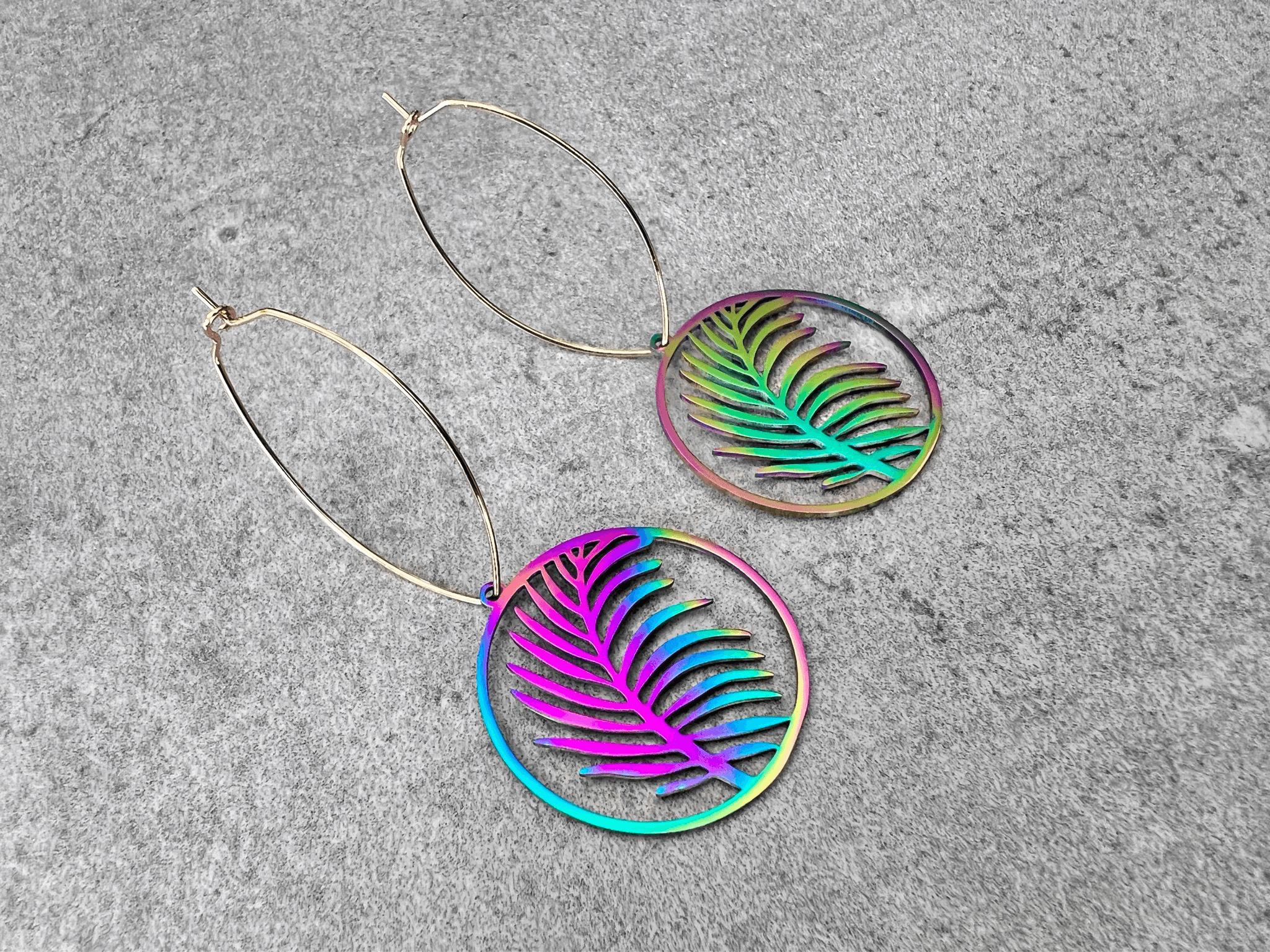 Boucles d’oreilles ANASTASIA feuilles reflets violets - Créations Uniques - Créations Uniques