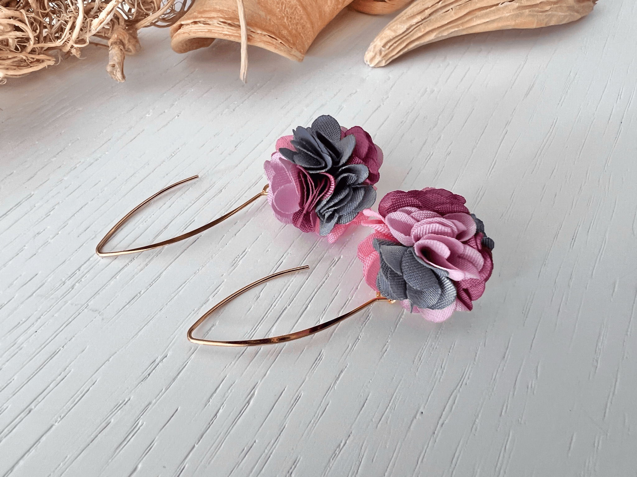 Boucles d’oreilles FLAVIE 2 pompons roses - Créations Uniques - Créations Uniques