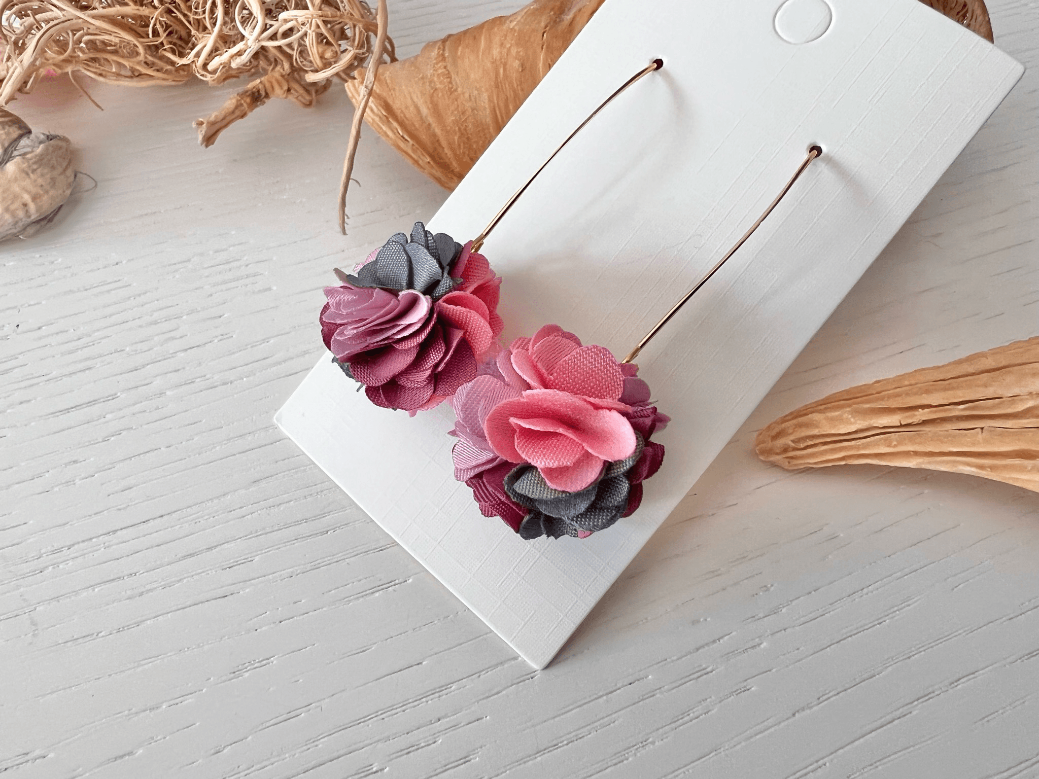 Boucles d’oreilles FLAVIE 2 pompons roses - Créations Uniques - Créations Uniques