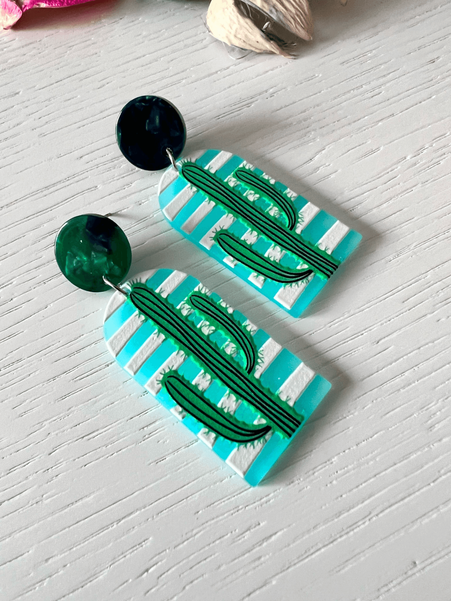 Boucles d’oreilles LEILA reine motif cactus vert - Créations Uniques - Créations Uniques