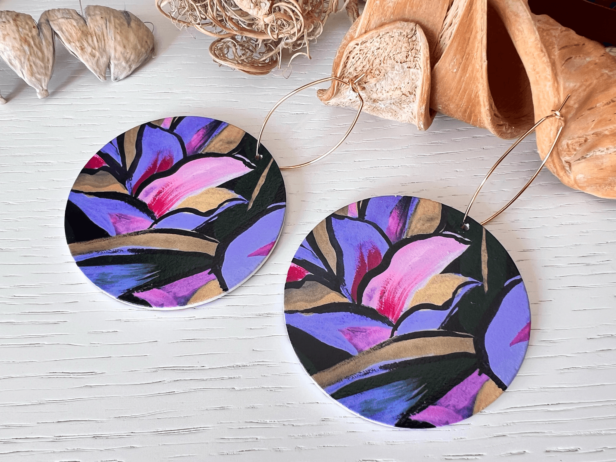 Boucles d’oreilles MALORIE bois motif fleuri violet - Créations Uniques - Créations Uniques