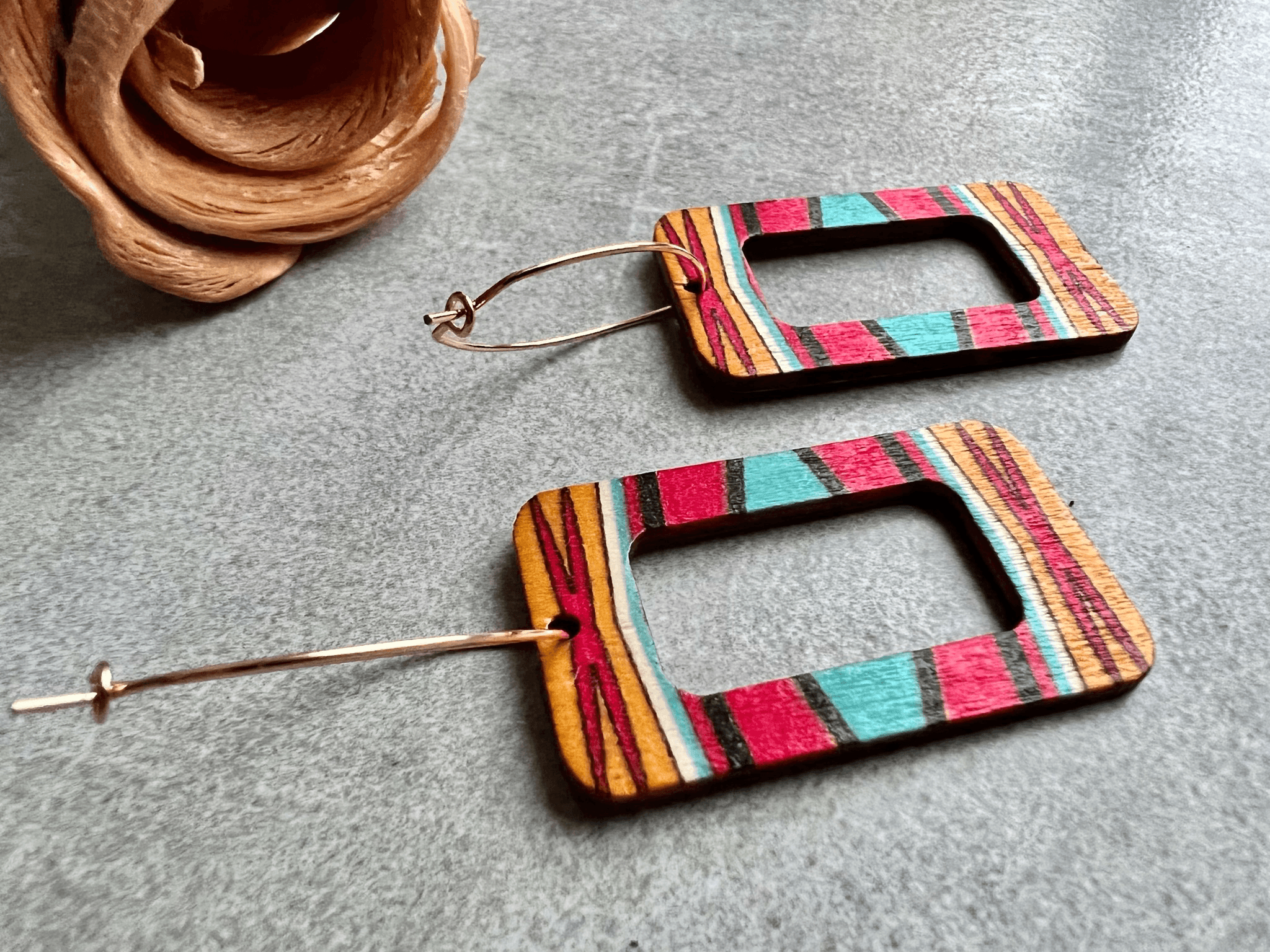 Boucles d’oreilles MERYL rectangles bois motif ethniques - Créations Uniques