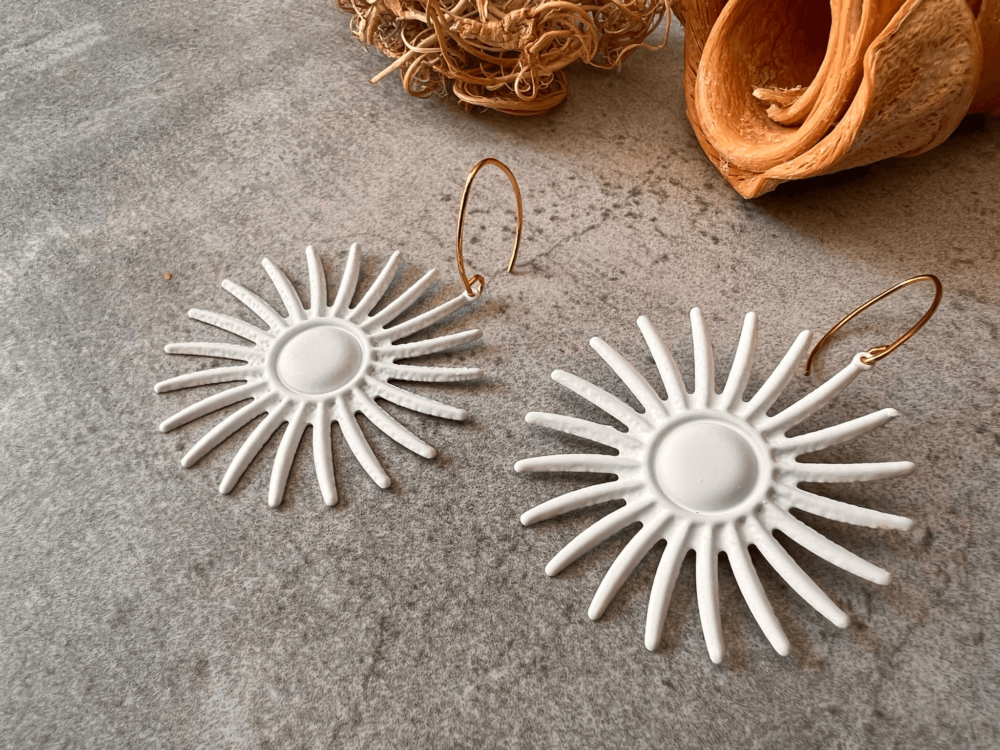 Boucles d’oreilles ANGELA soleil blanc - Créations Uniques - Créations Uniques