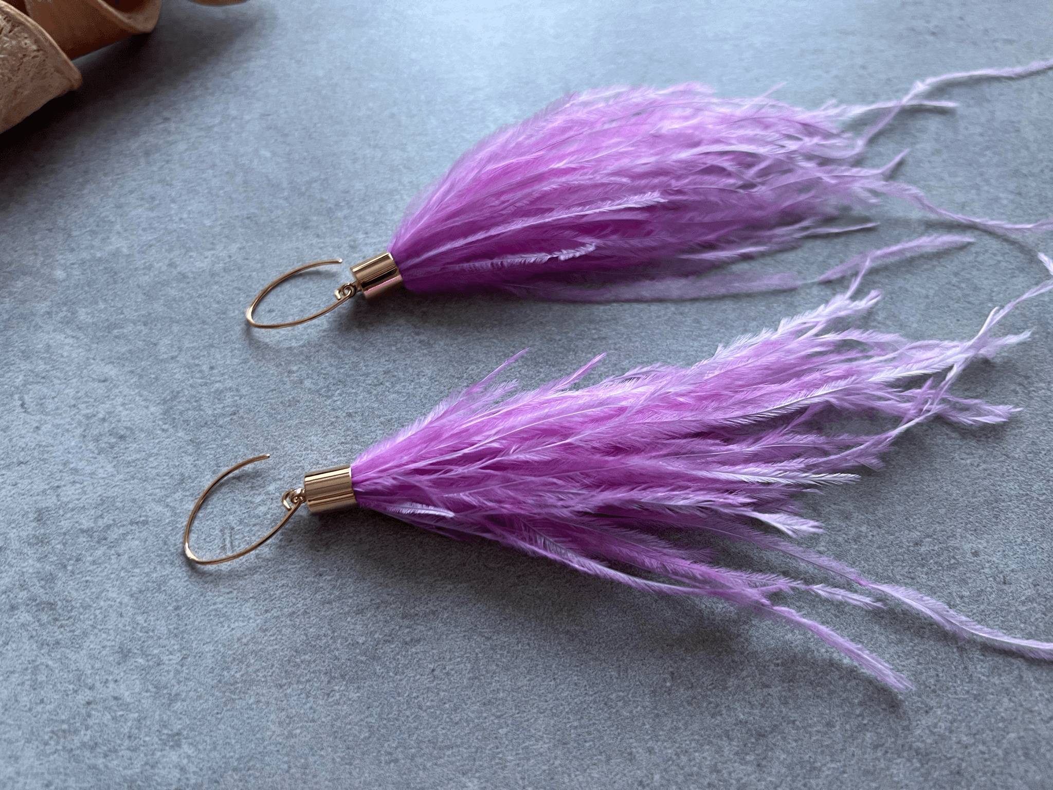 Boucles d’oreilles DELINDA longues plumes roses - Créations Uniques
