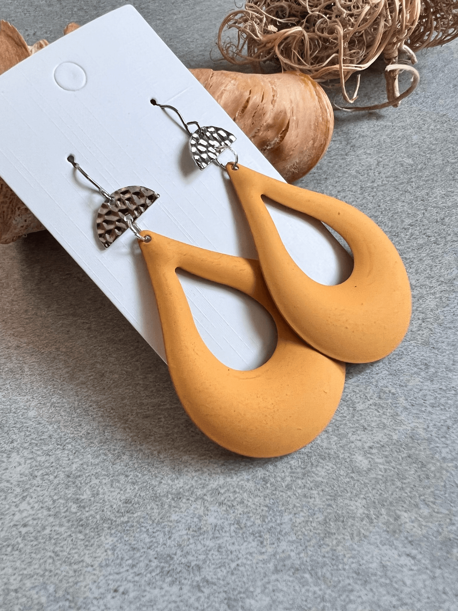 Boucles d’oreilles IRENE gouttes moutarde - Créations Uniques - Créations Uniques