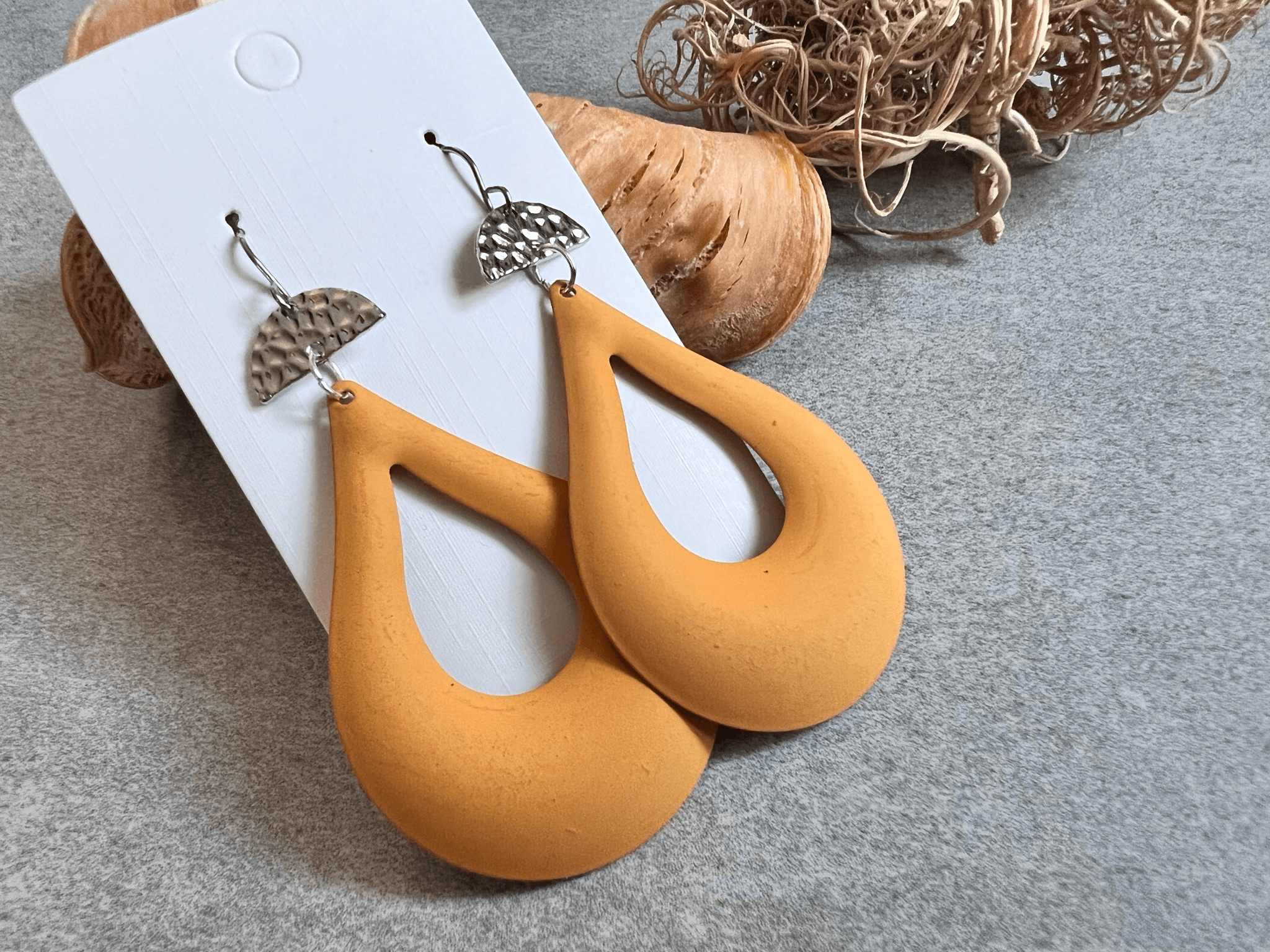 Boucles d’oreilles IRENE gouttes moutarde - Créations Uniques - Créations Uniques