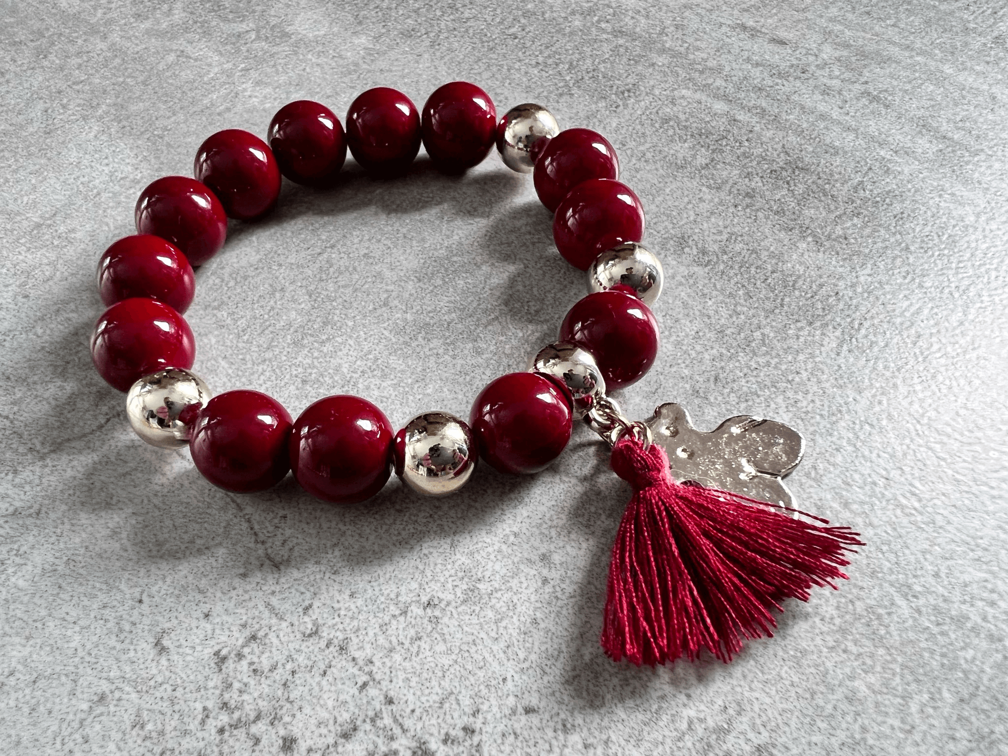 Bracelet pompon SIMON perles bordeaux - Créations Uniques
