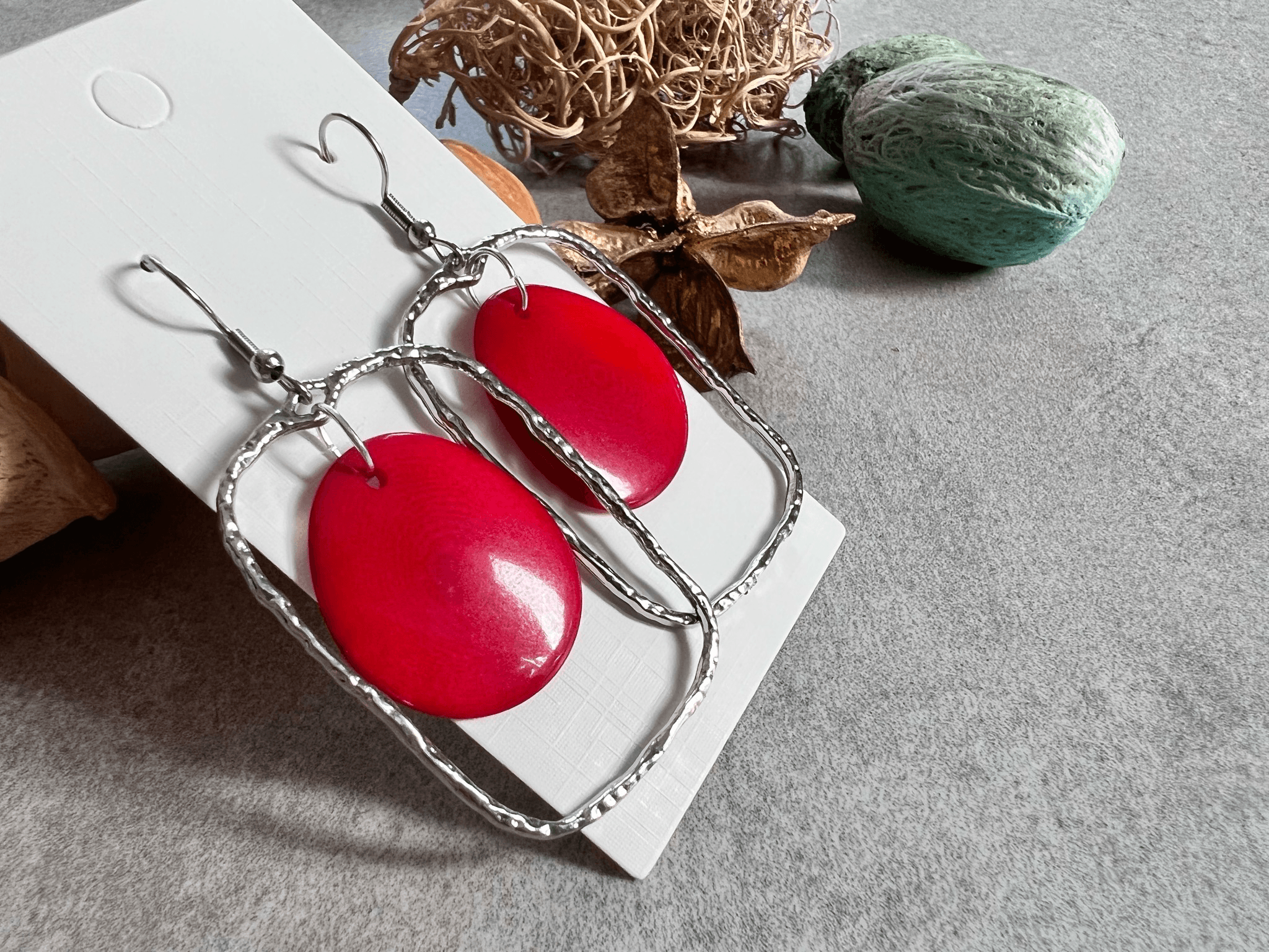 Boucles d’oreilles PAULINE tagua rouge - Créations Uniques - Créations Uniques