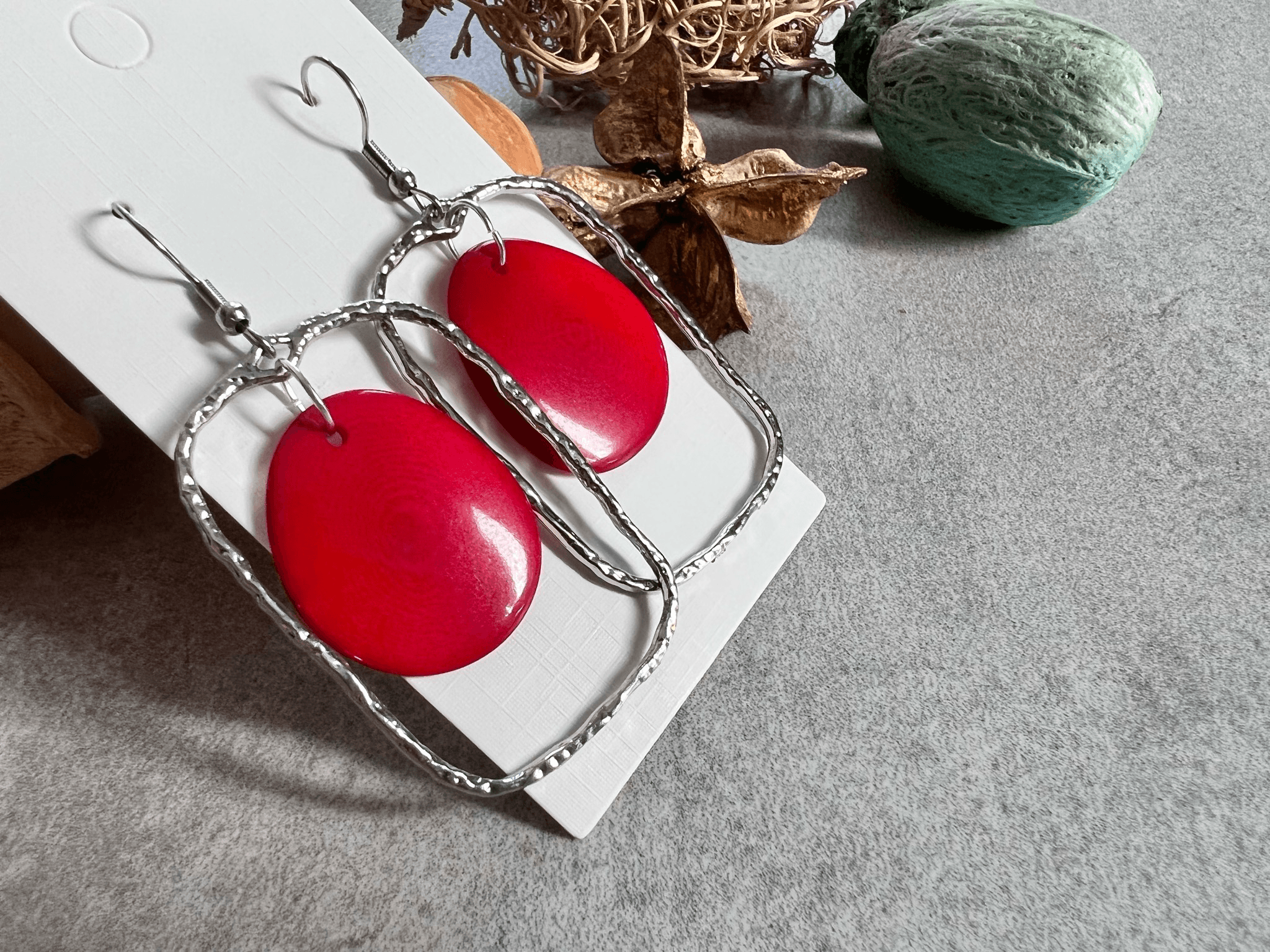 Boucles d’oreilles PAULINE tagua rouge - Créations Uniques - Créations Uniques