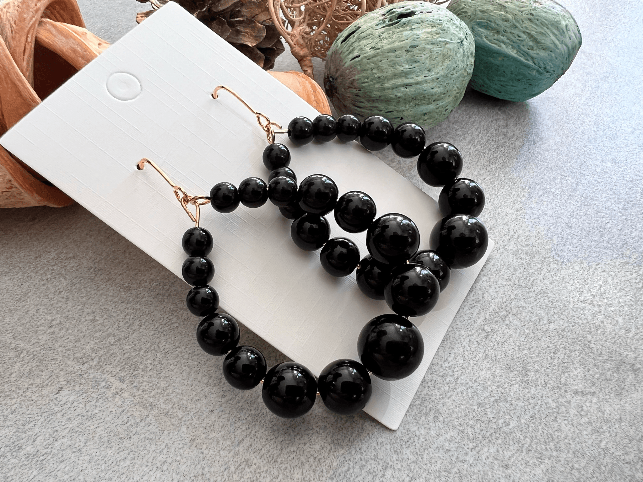 Boucles d’oreilles JANE perles noires - Créations Uniques - Créations Uniques