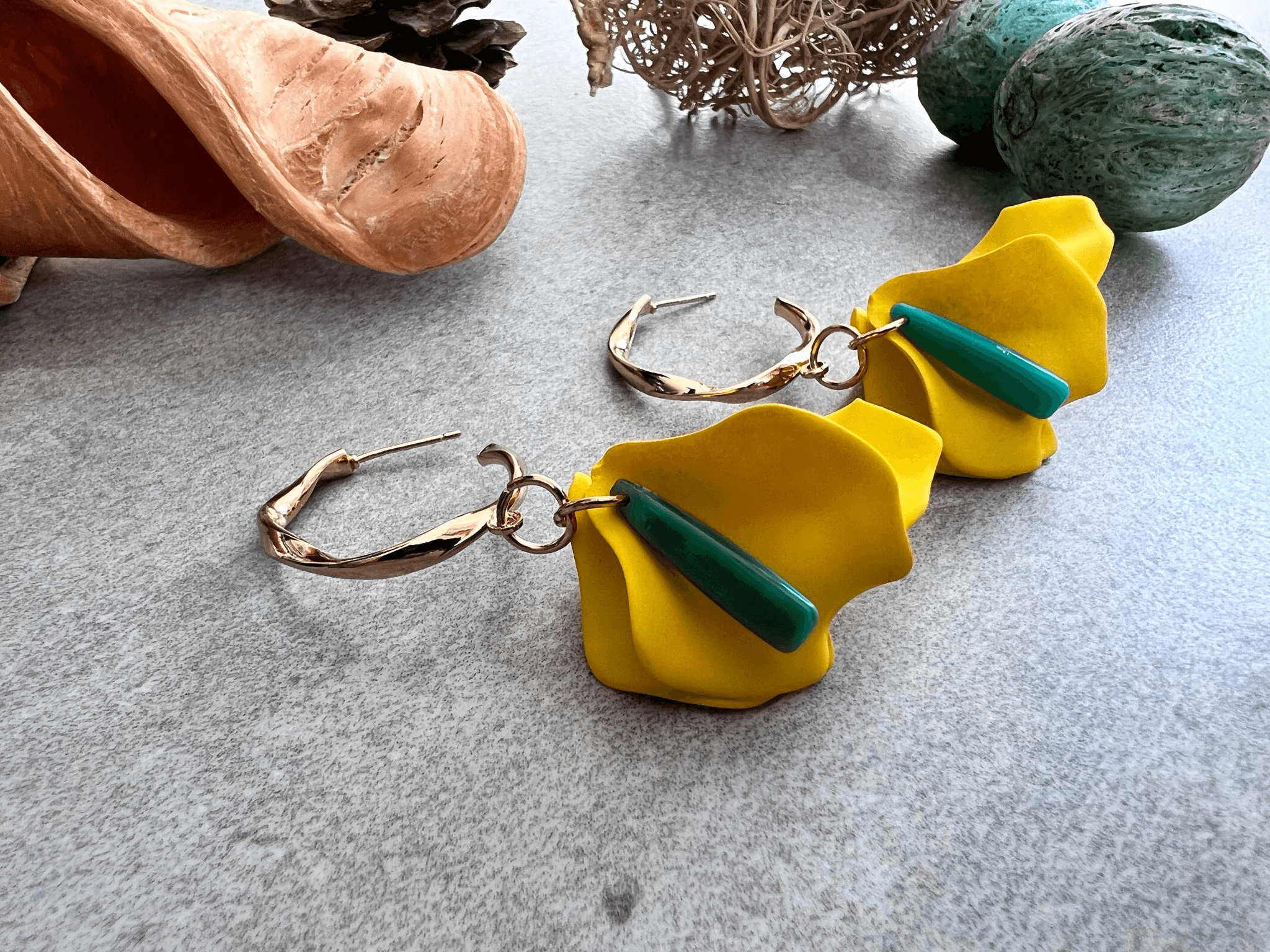 Boucles d’oreilles ROSITA pétales jaunes - Créations Uniques