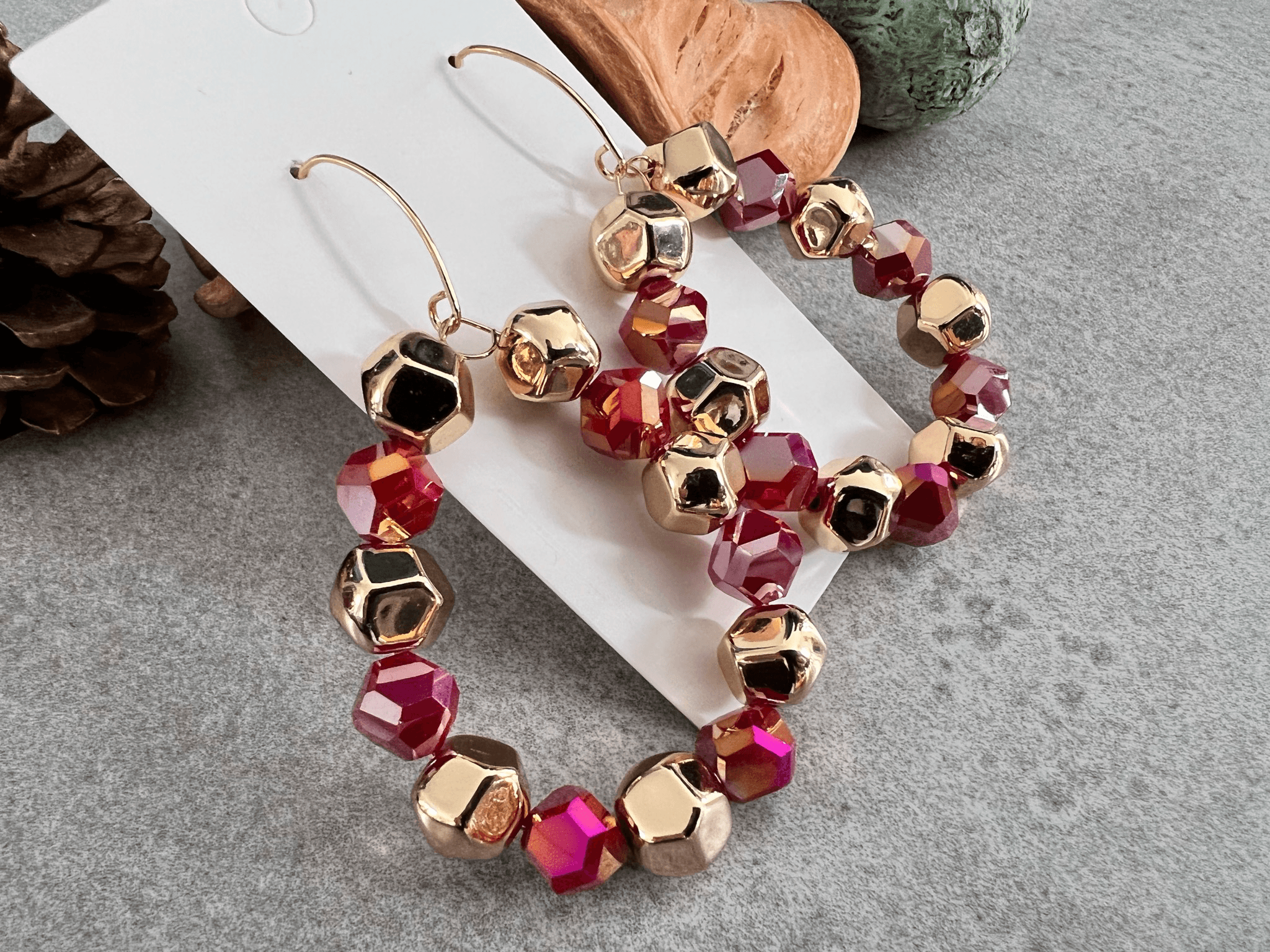 Boucles d’oreilles AMY - perles dorées et rose framboise - Créations Uniques