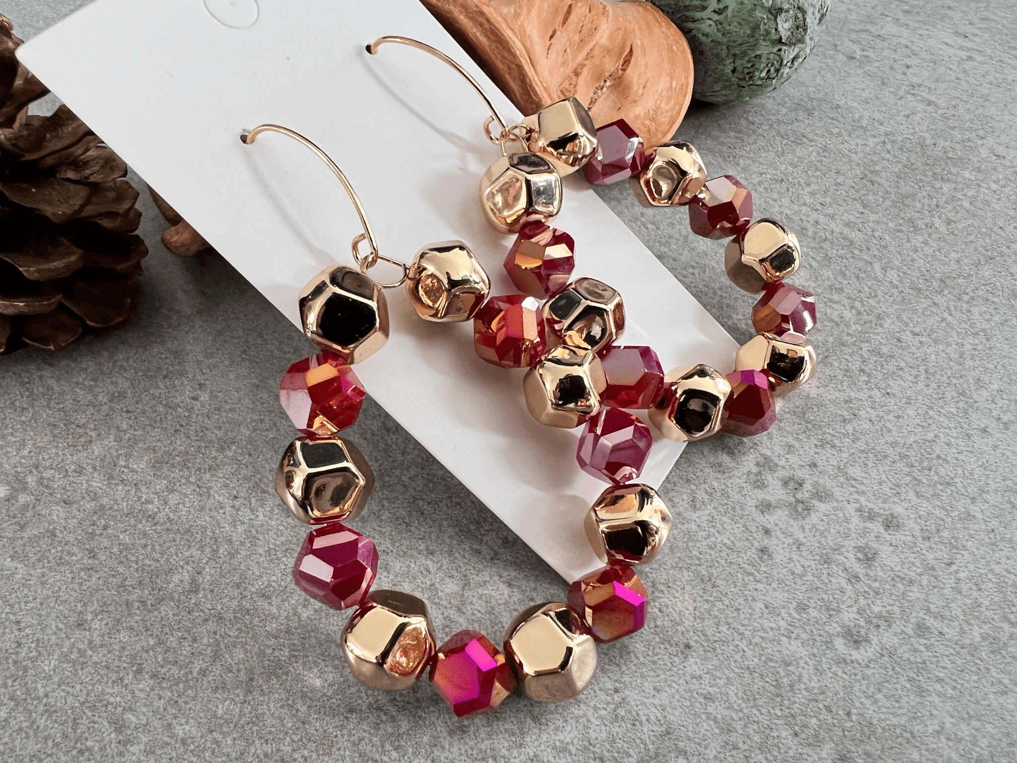 Boucles d’oreilles AMY - perles dorées et rose framboise - Créations Uniques