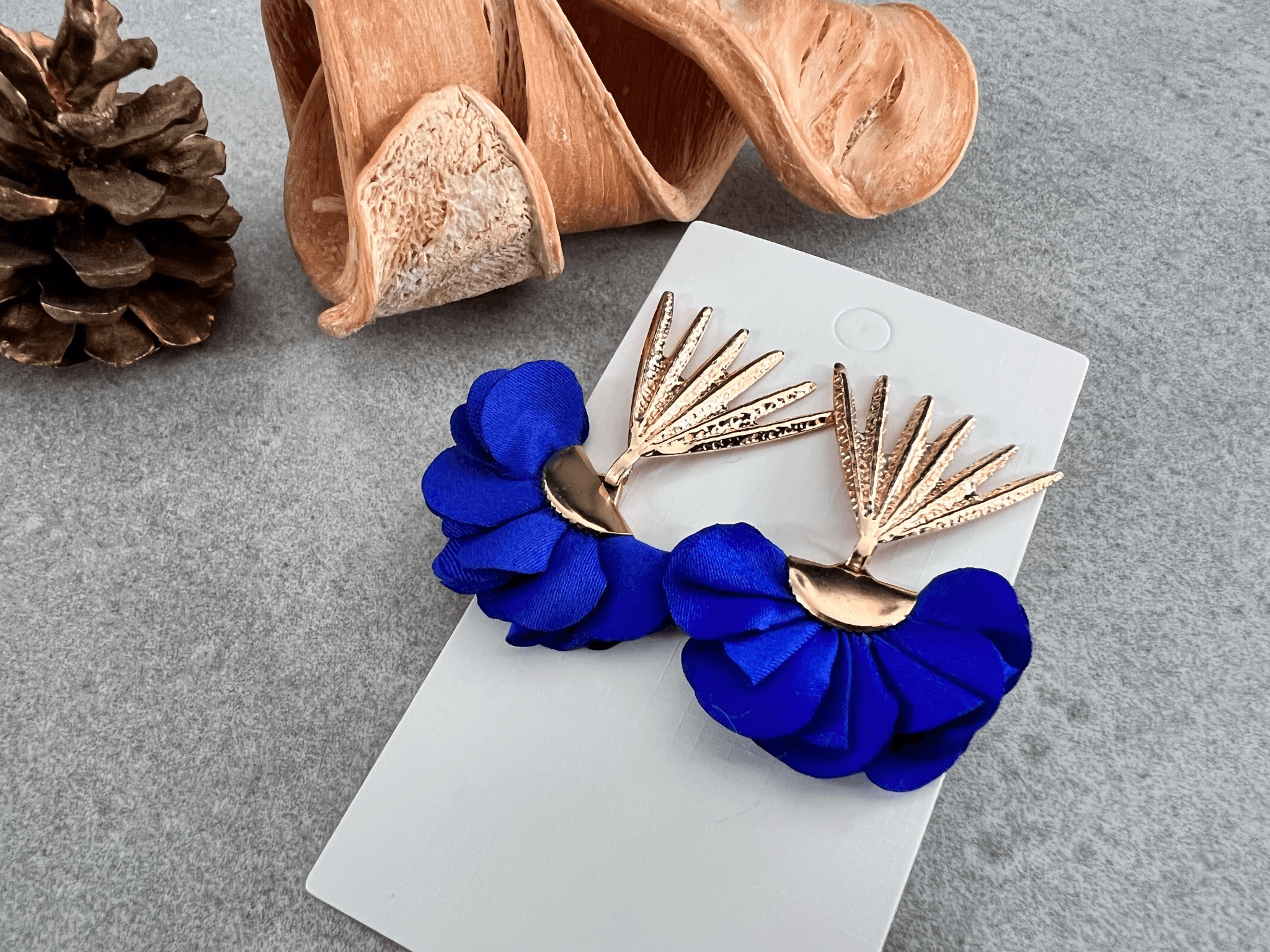 Boucles d’oreilles JACQUELINE pampilles tissu bleu roi - Créations Uniques - Créations Uniques