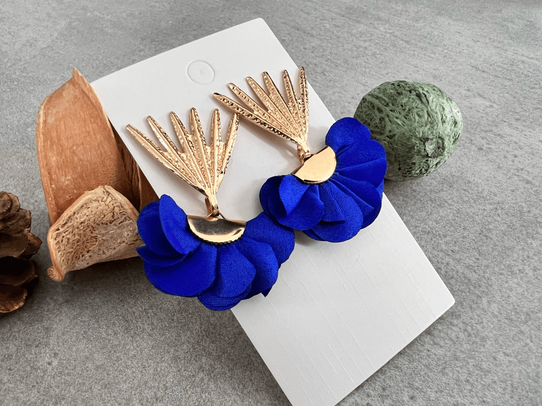 Boucles d’oreilles JACQUELINE pampilles tissu bleu roi - Créations Uniques - Créations Uniques