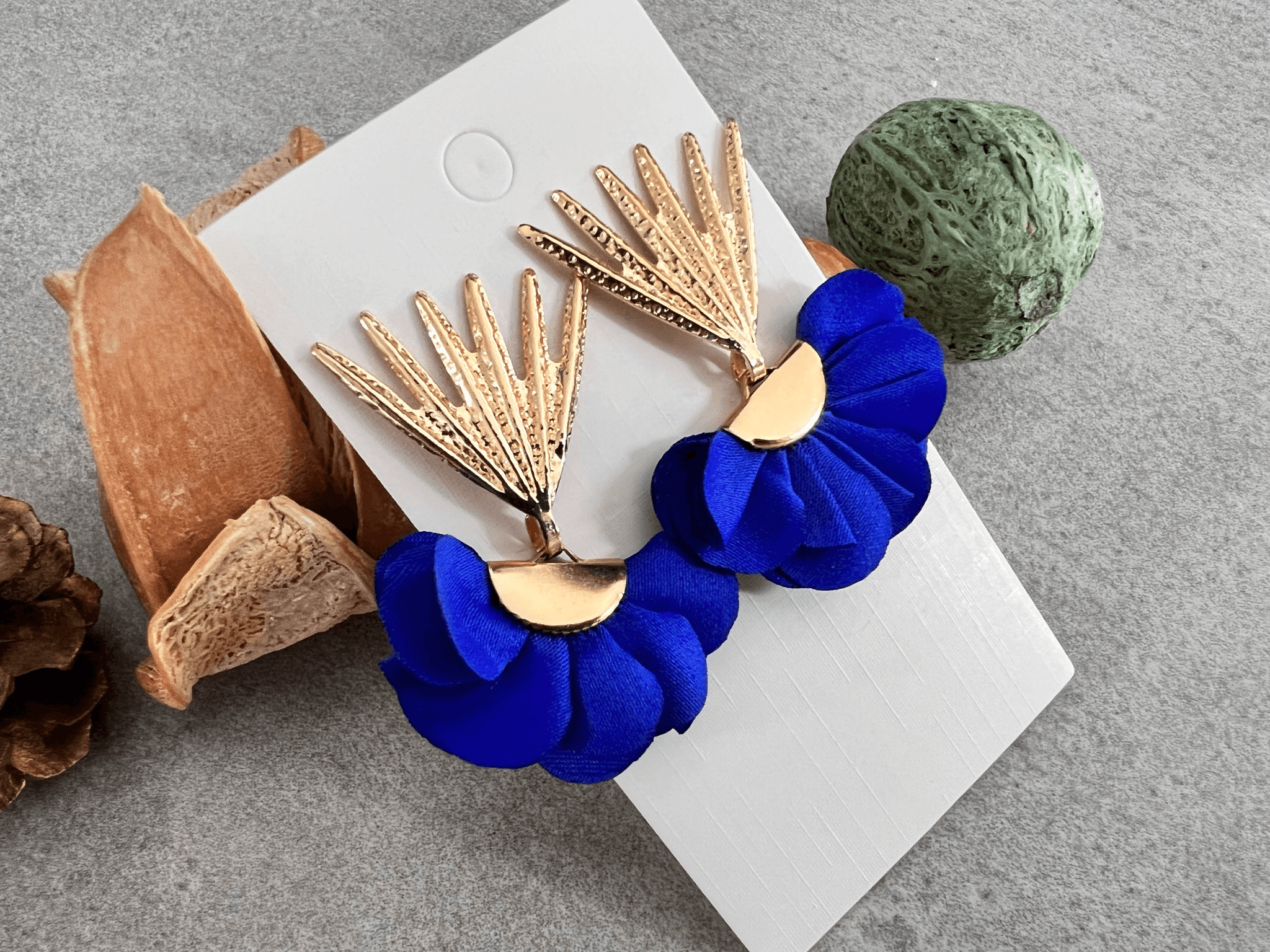 Boucles d’oreilles JACQUELINE pampilles tissu bleu roi - Créations Uniques - Créations Uniques