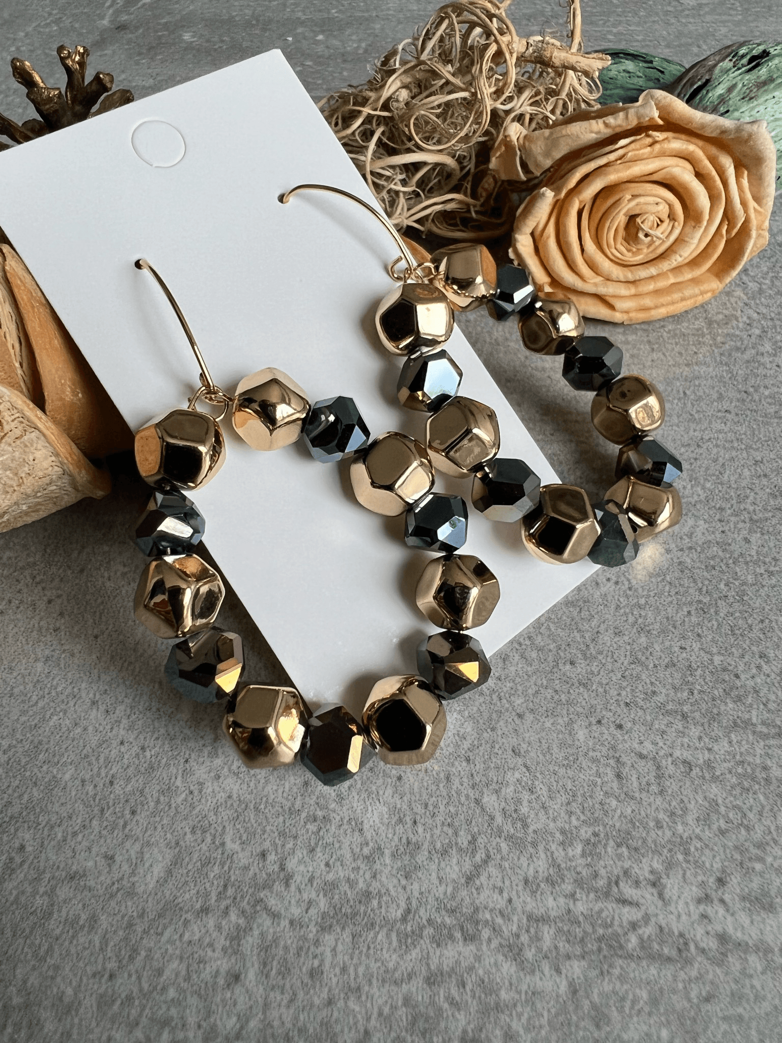 Boucles d’oreilles MOÏRA - perles dorées et anthracite - Créations Uniques