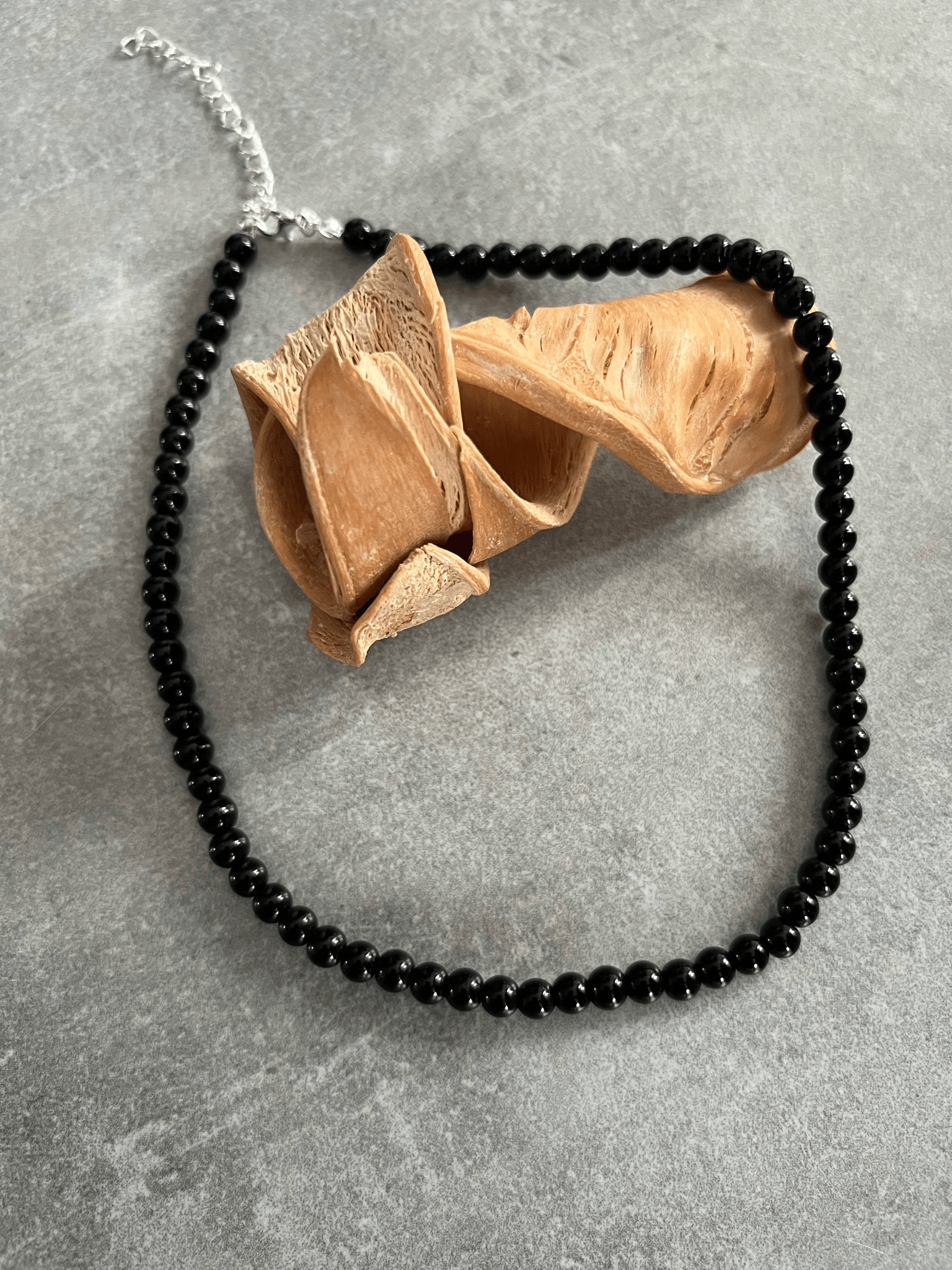 Collier ras de cou perles noires JASON - Créations Uniques