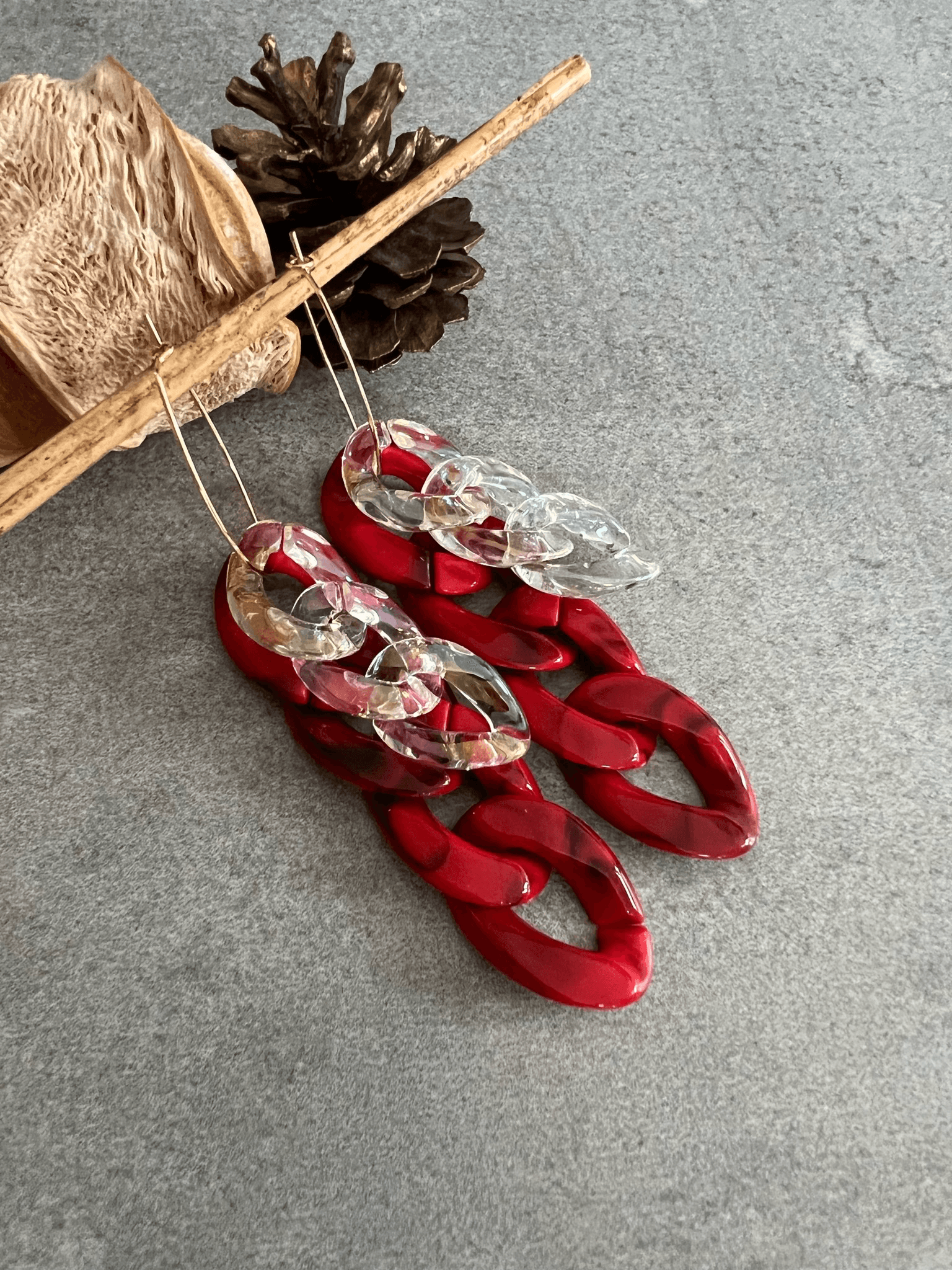 Boucles d’oreilles FANIE maillons rouge et blancs, résine - Créations Uniques