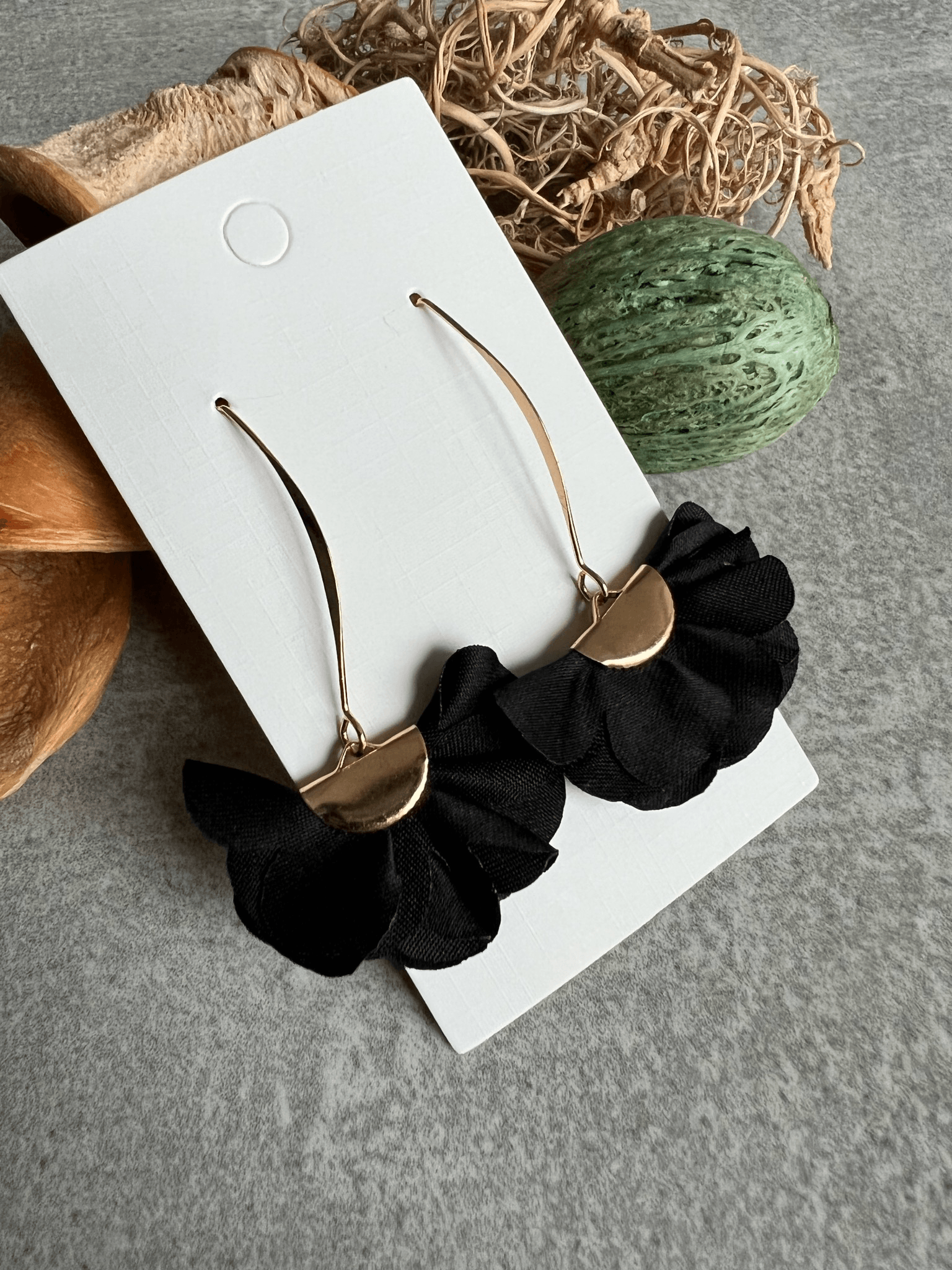 Boucles d’oreilles ESTHER pampilles tissu noir - Créations Uniques - Créations Uniques