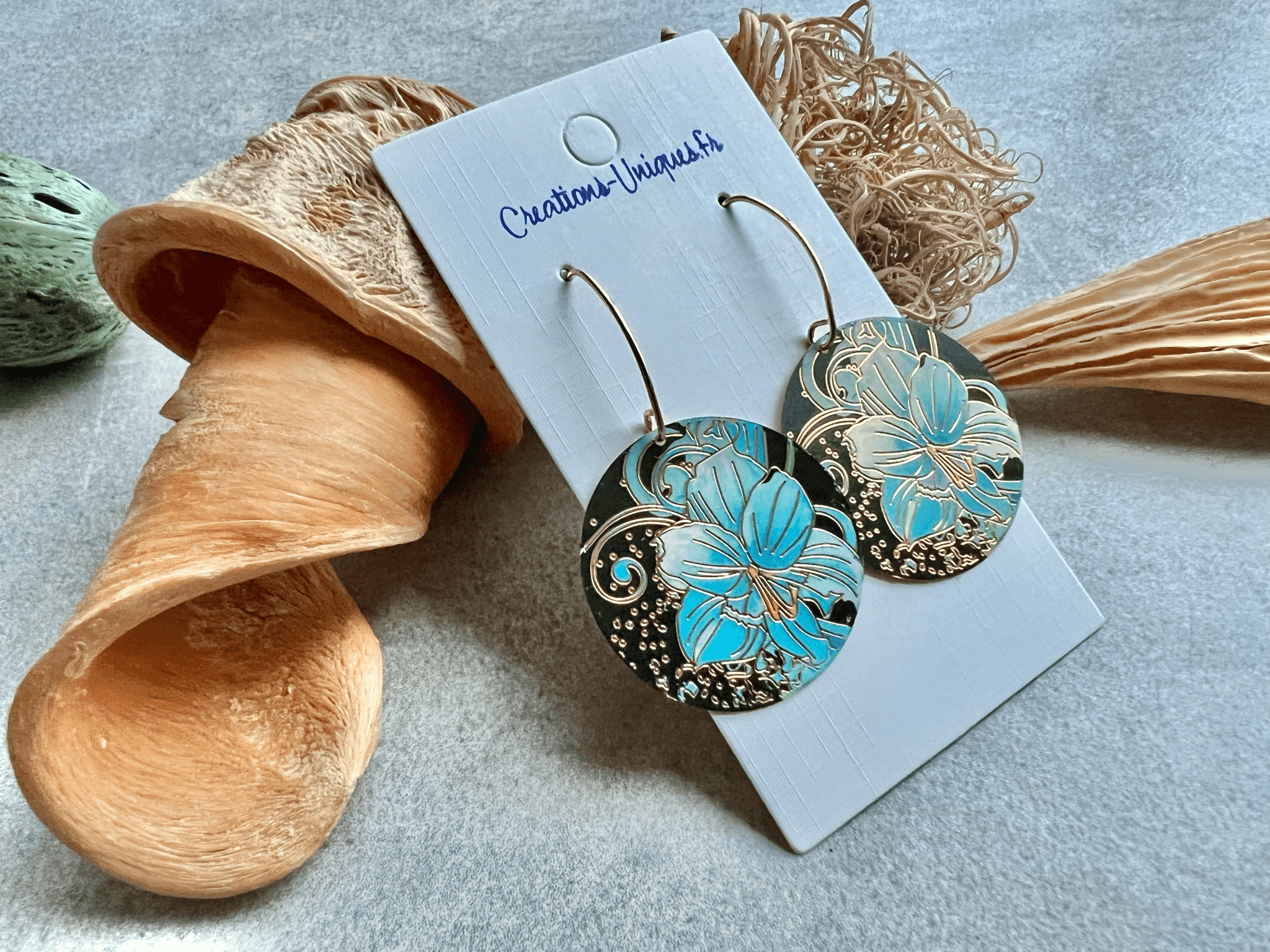 Boucles d’oreilles LINDSAY motif fleurs bleues - Créations Uniques - Créations Uniques
