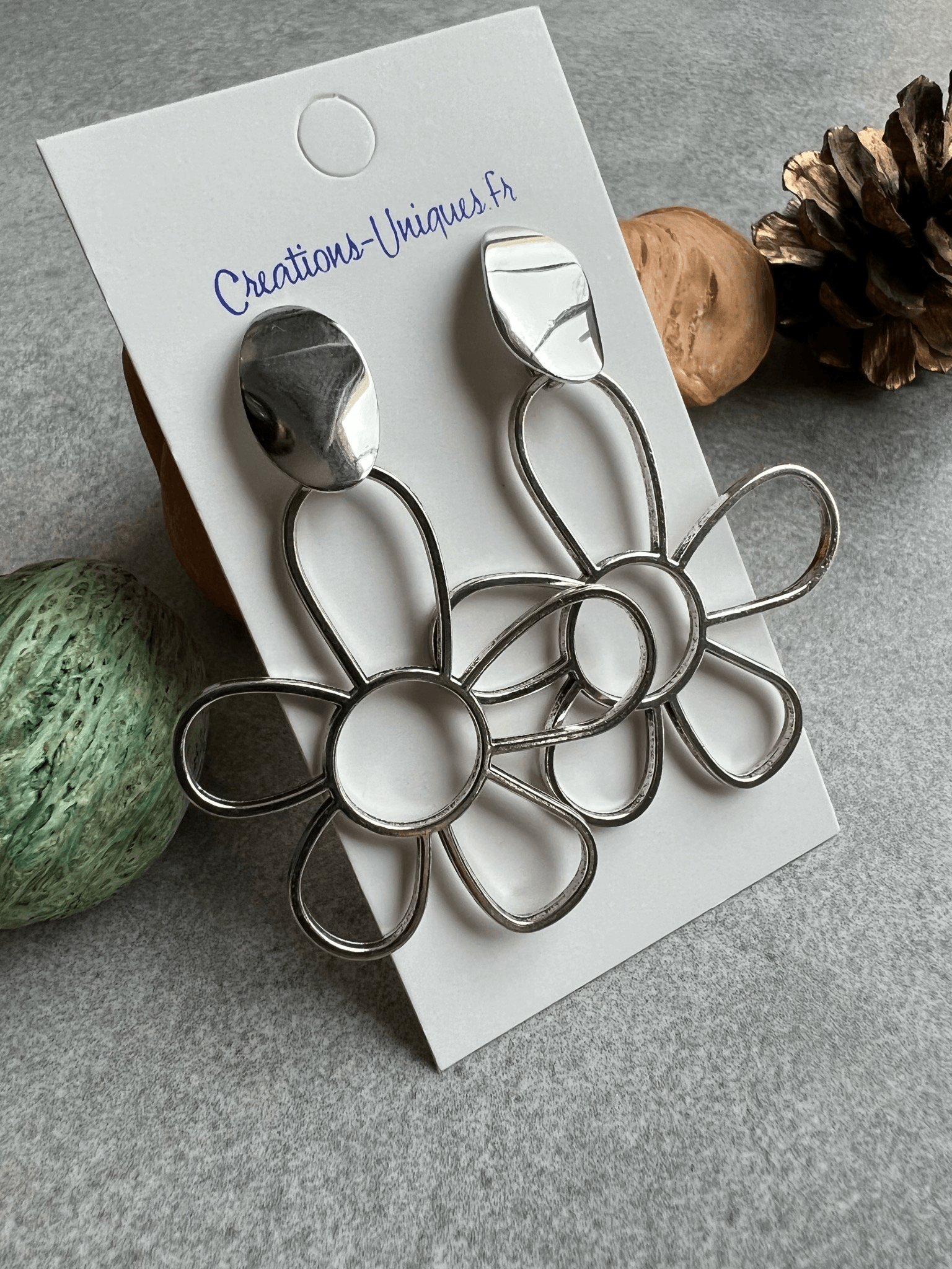 Boucles d’oreilles ENOLA fleurs argentées - Créations Uniques - Créations Uniques