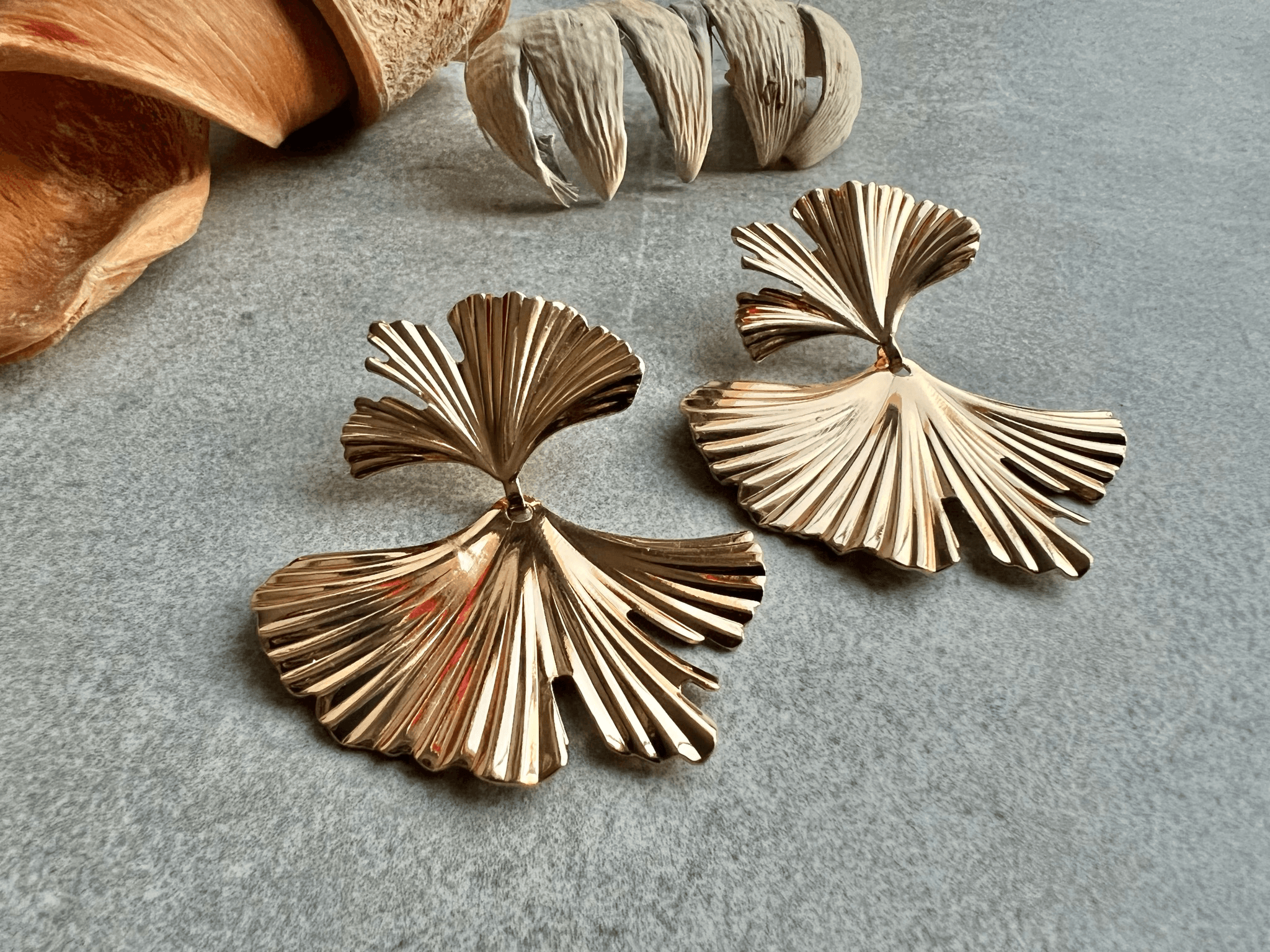 Boucles d’oreilles LALI feuilles Ginkgo dorées - Créations Uniques