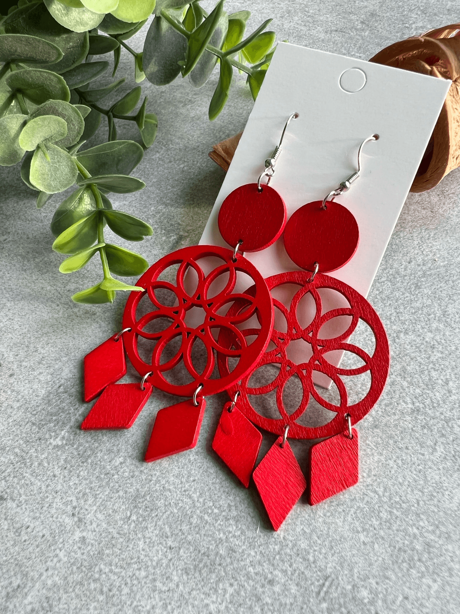 Boucles d’oreilles LILOU attrape-rêves bois rouge - Créations Uniques