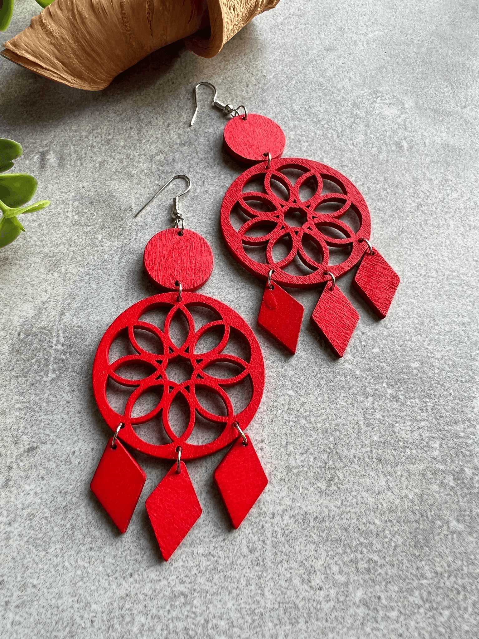 Boucles d’oreilles LILOU attrape-rêves bois rouge - Créations Uniques