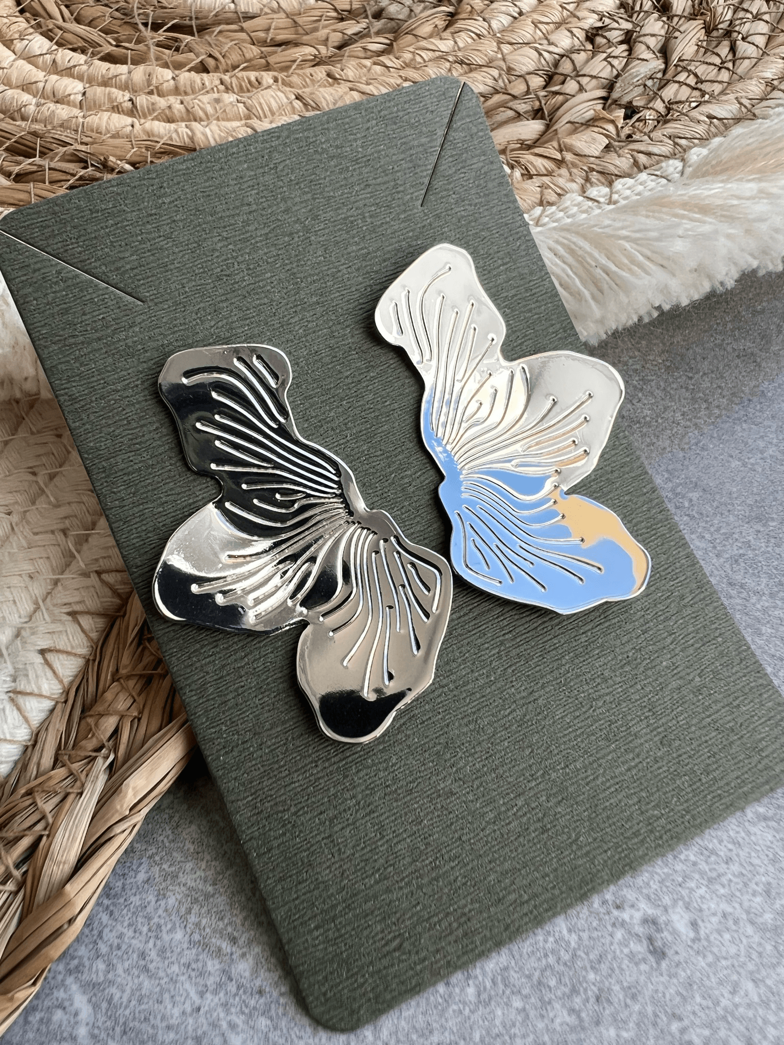 Boucles d’oreilles KAROLAINE feuilles argentées - Créations Uniques