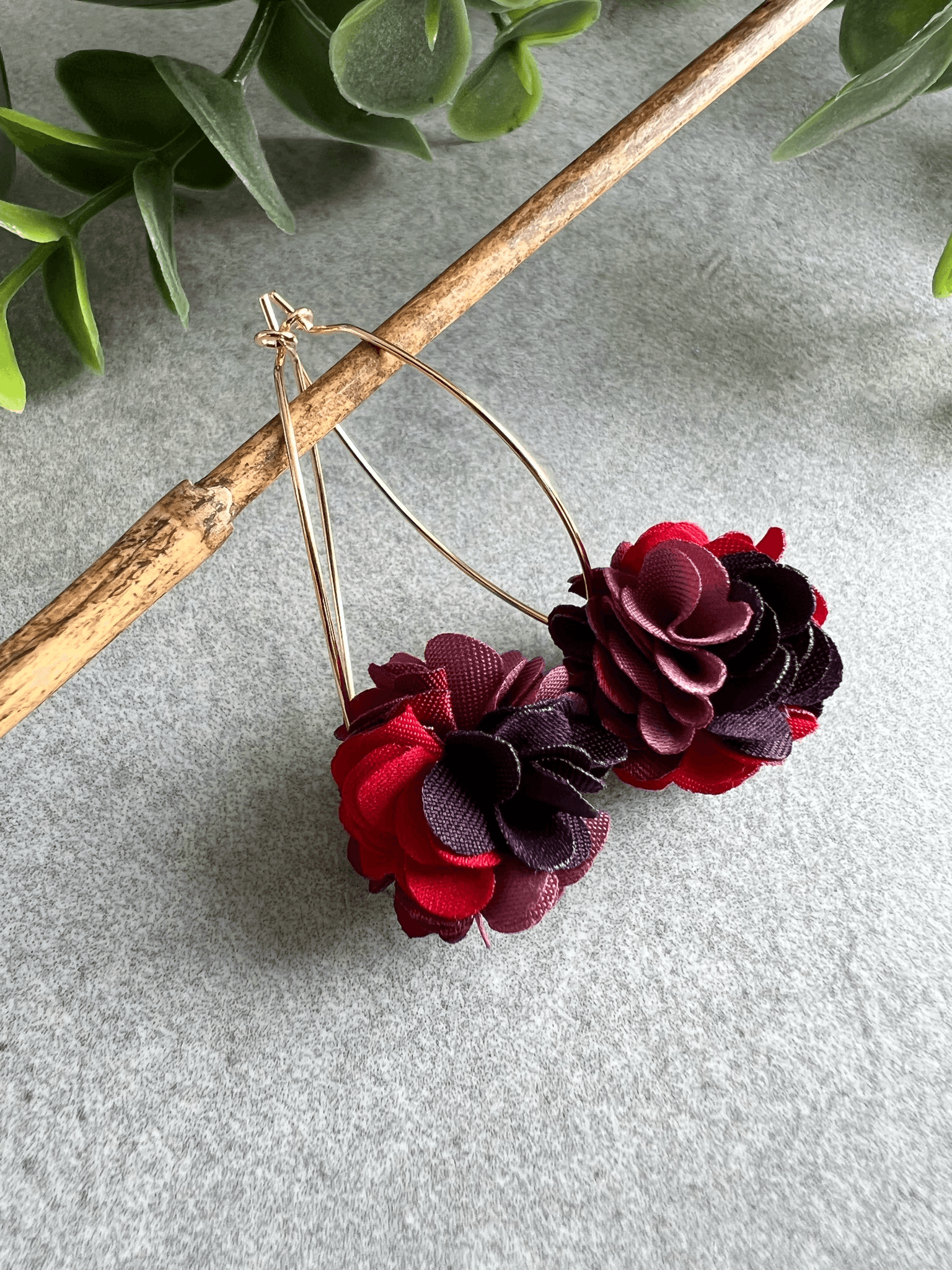 Boucles d’oreilles ODELIA pompons rouge bordeaux - Créations Uniques - Créations Uniques