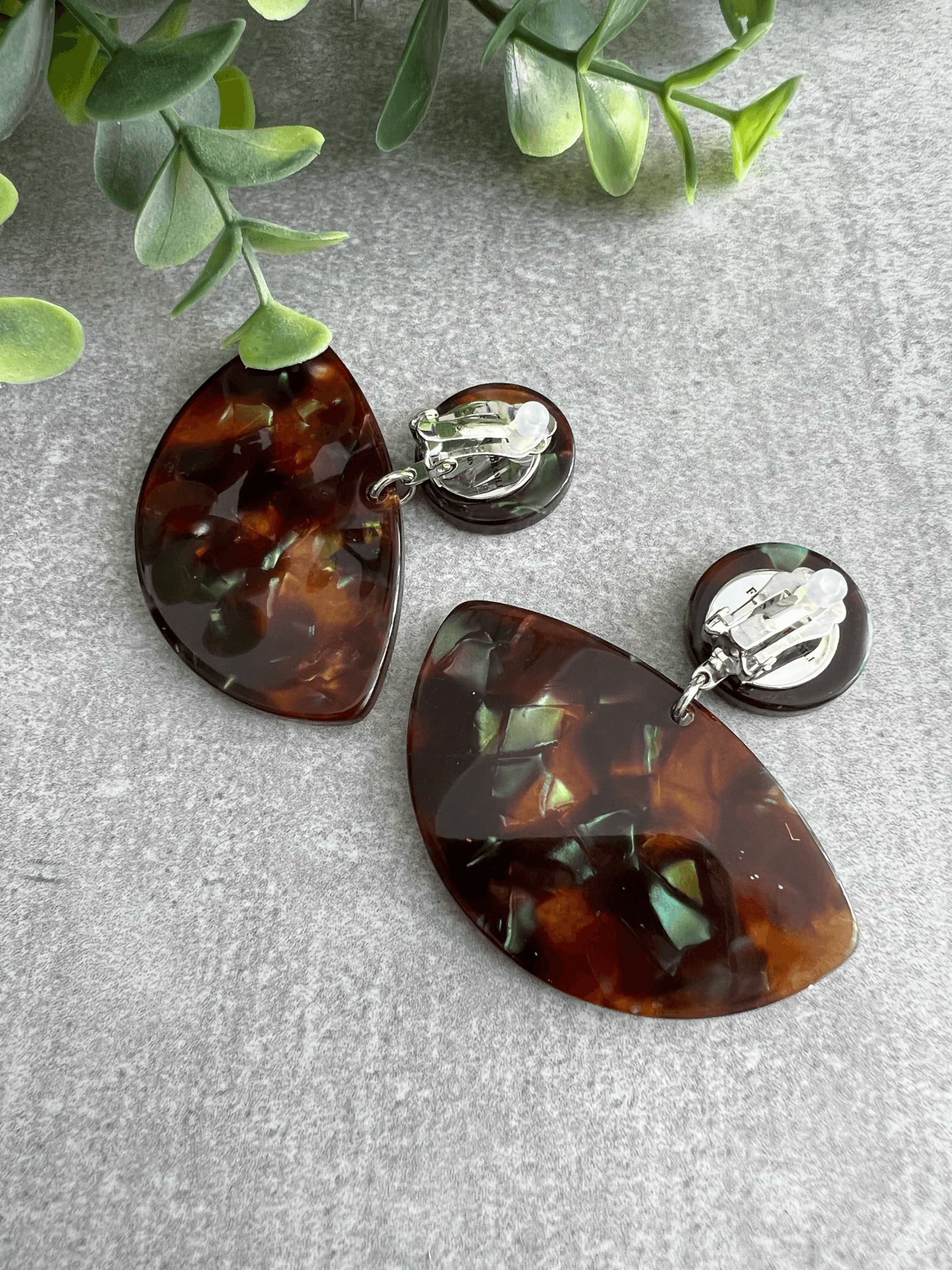 Clips MARIE-CLAUDE écaille tortue marron - création Francine Bramli - Créations Uniques