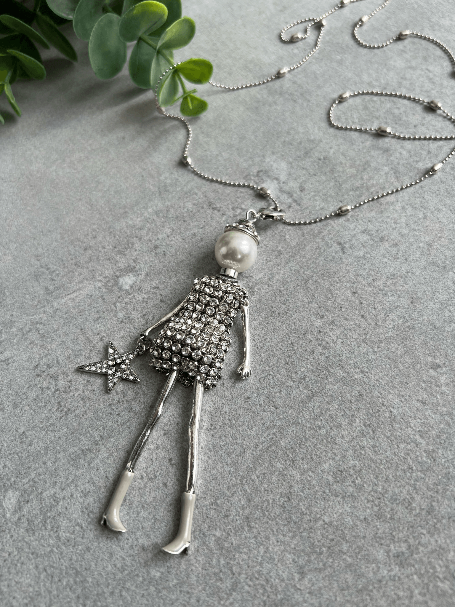Collier HEIDI sautoir poupée argentée - Créations Uniques