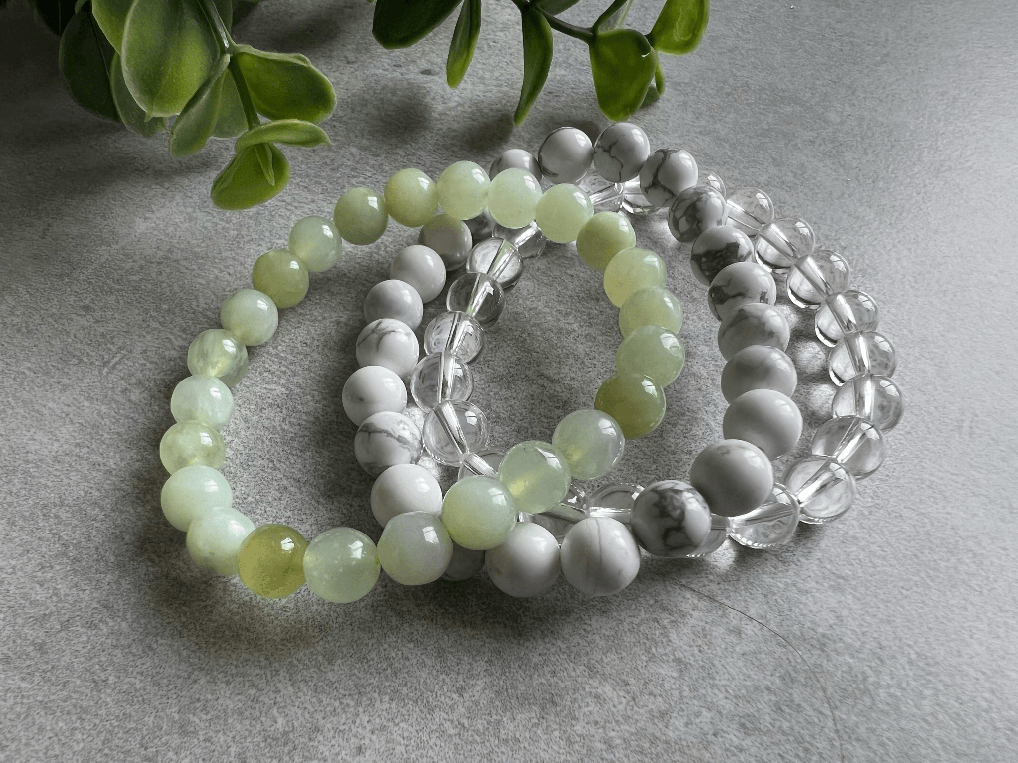 Bracelets HONOLULU - Perles minérales howlite, jade de chine et cristal de roche. - Créations Uniques