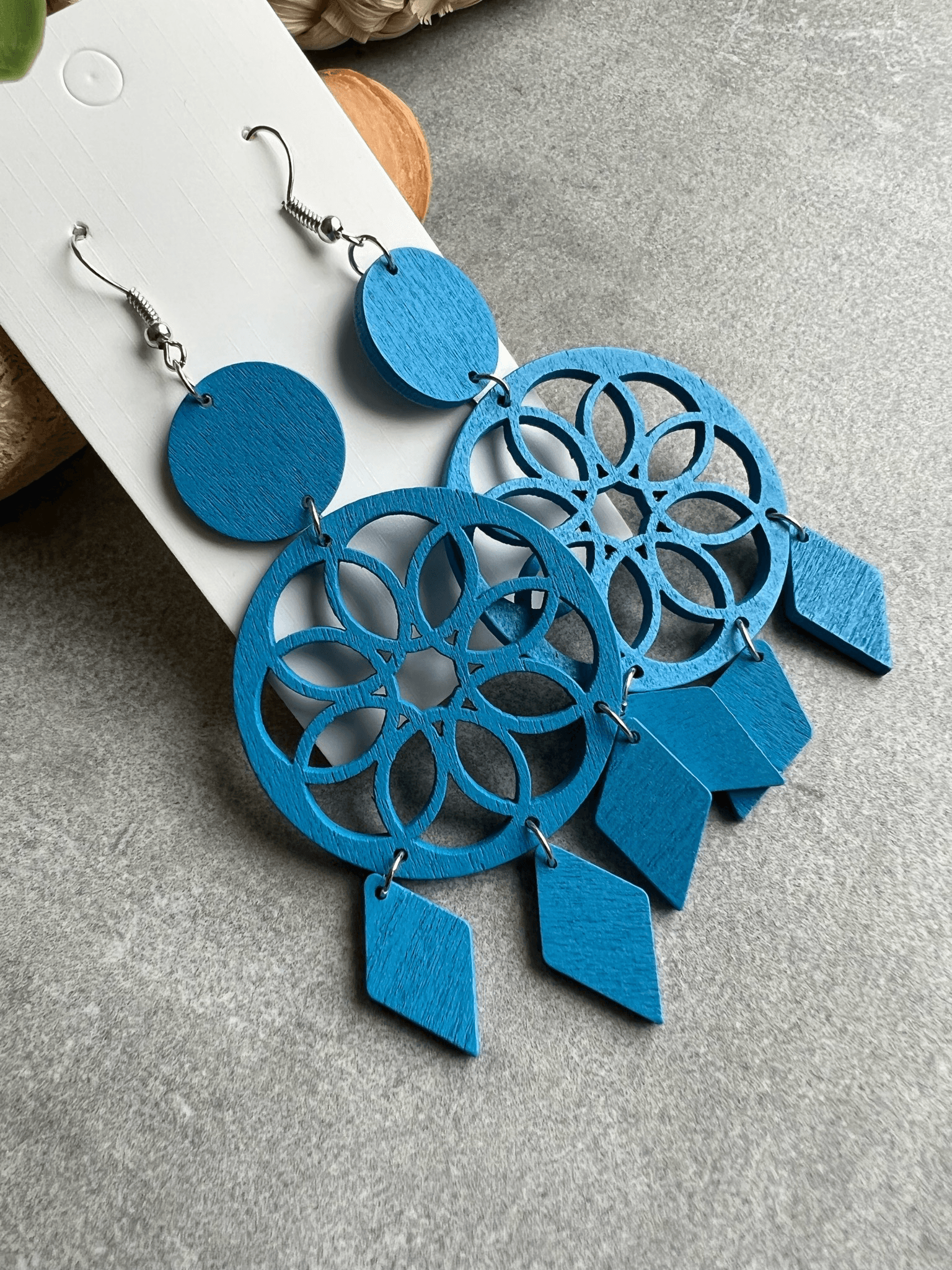 Boucles d’oreilles LILOU attrape-rêves bois bleu - Créations Uniques