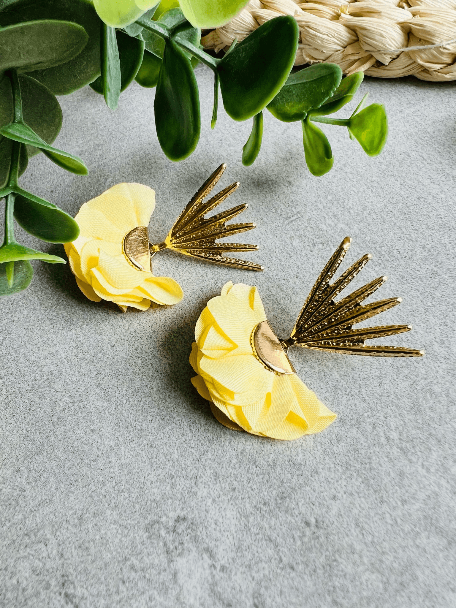 Boucles d’oreilles JACQUELINE pampilles tissu jaune pale - Créations Uniques - Créations Uniques
