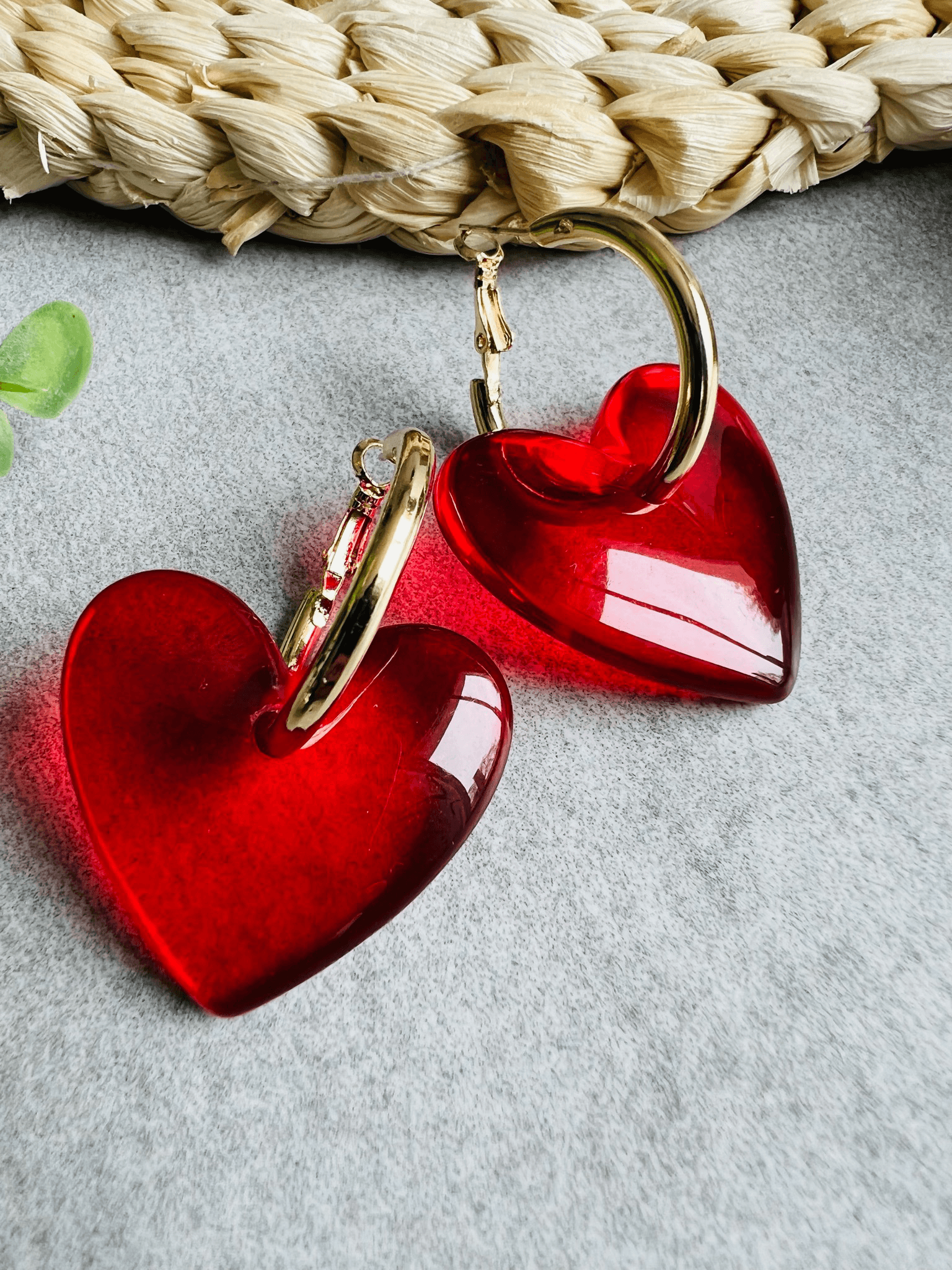 Boucles d’oreilles SAVANNAH créoles dorées et cœurs rouges - Créations Uniques