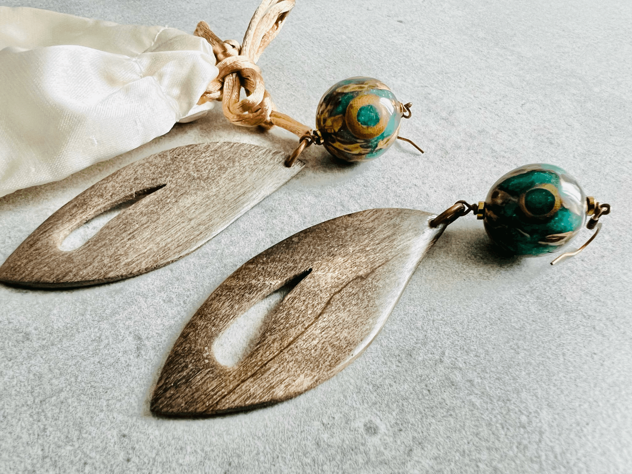 Boucles d’oreilles feuilles bois MADO - Créations Uniques
