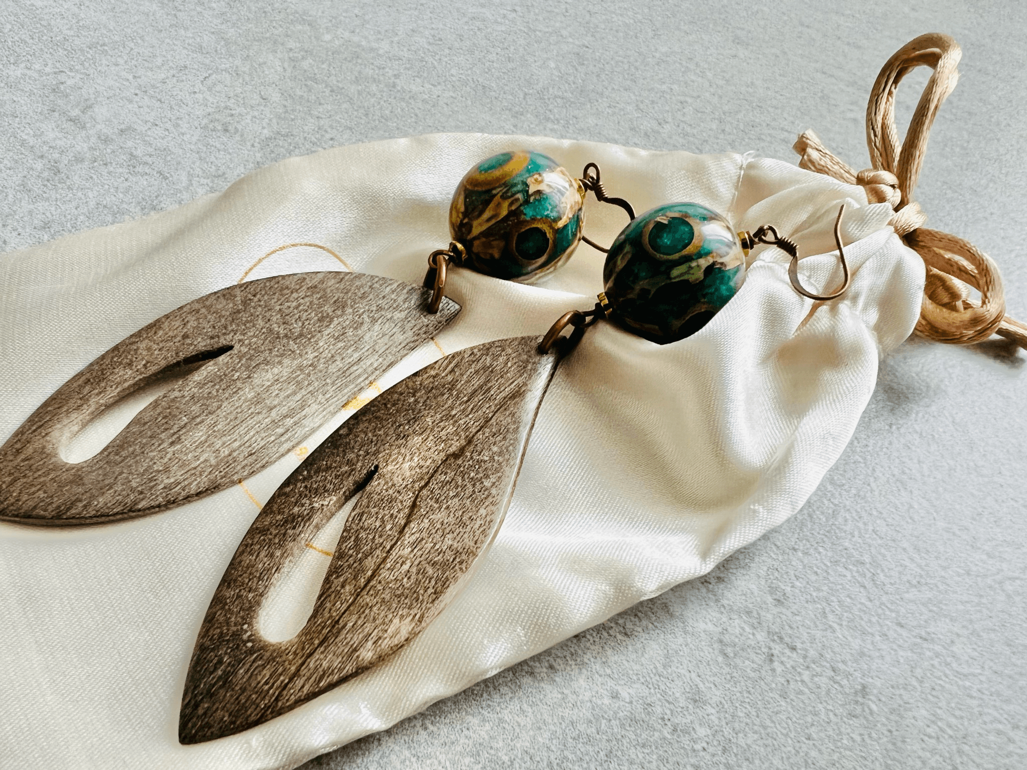 Boucles d’oreilles feuilles bois MADO - Créations Uniques