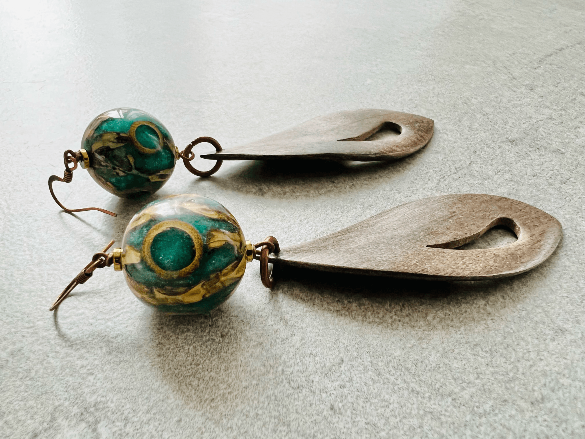 Boucles d’oreilles feuilles bois MADO - Créations Uniques