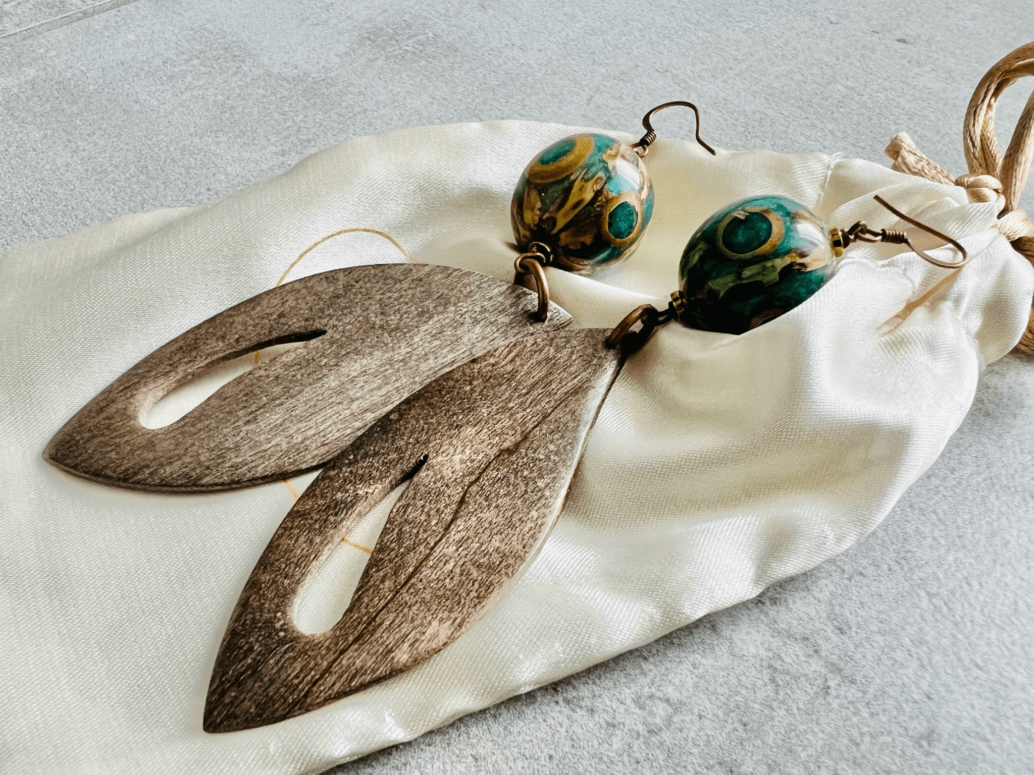 Boucles d’oreilles feuilles bois MADO - Créations Uniques