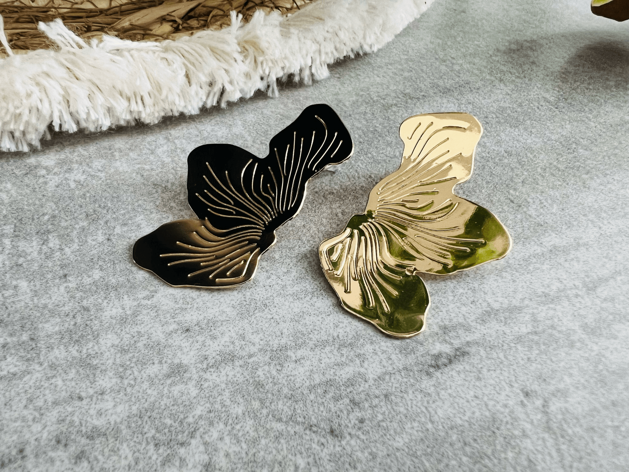 Boucles d’oreilles KAROLAINE feuilles dorées - Créations Uniques