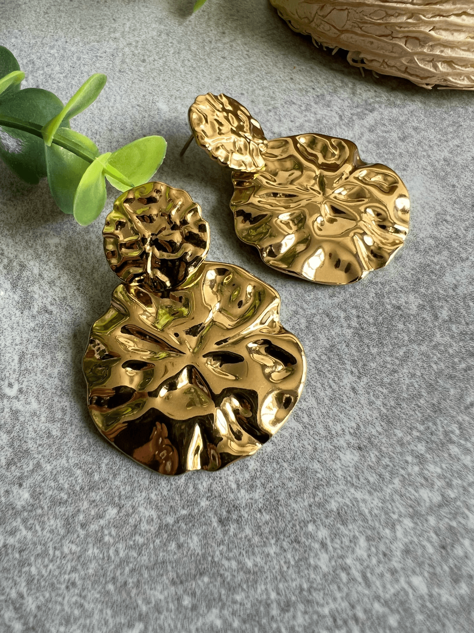 Boucles d’oreilles JADA chic, dorées et martelées - Créations Uniques